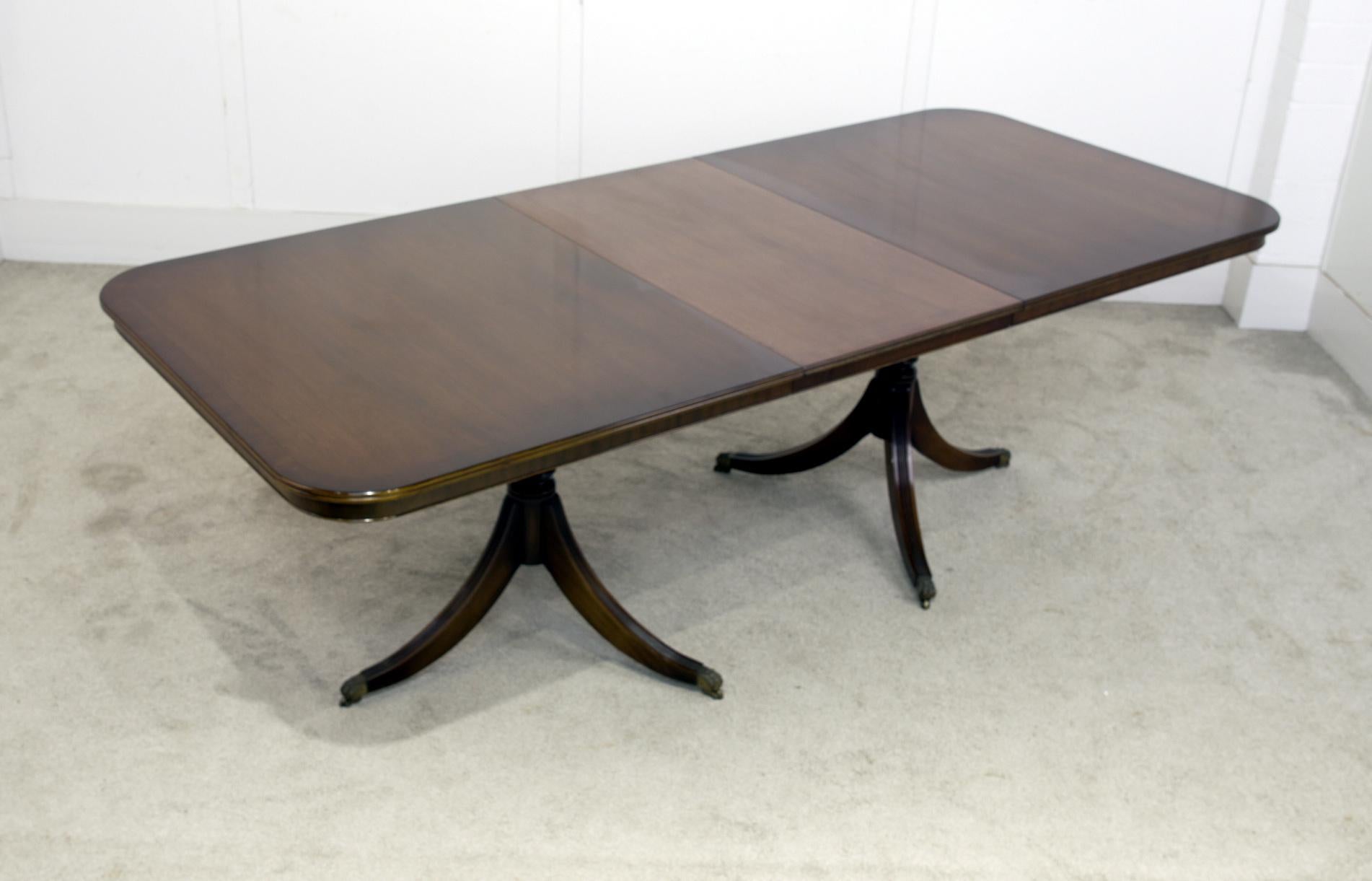 Mogano Regency Dining Set Pedestal Table and 8 Chairs Mahogany in vendita