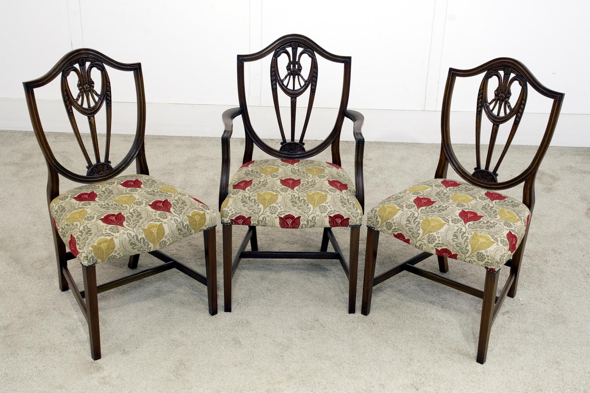 Regency Dining Table and 8 Hepplewhite Chairs Set Extending For Sale 1