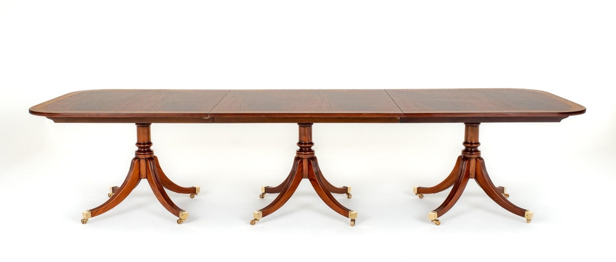 Stunning extending mahogany dining table in the Regency manner
Classic pedestal dining table with three four legged bases
When fully extended the table measures 16 feet - 497 inches
So very good size would seat 16-18 people
Alongside a dining