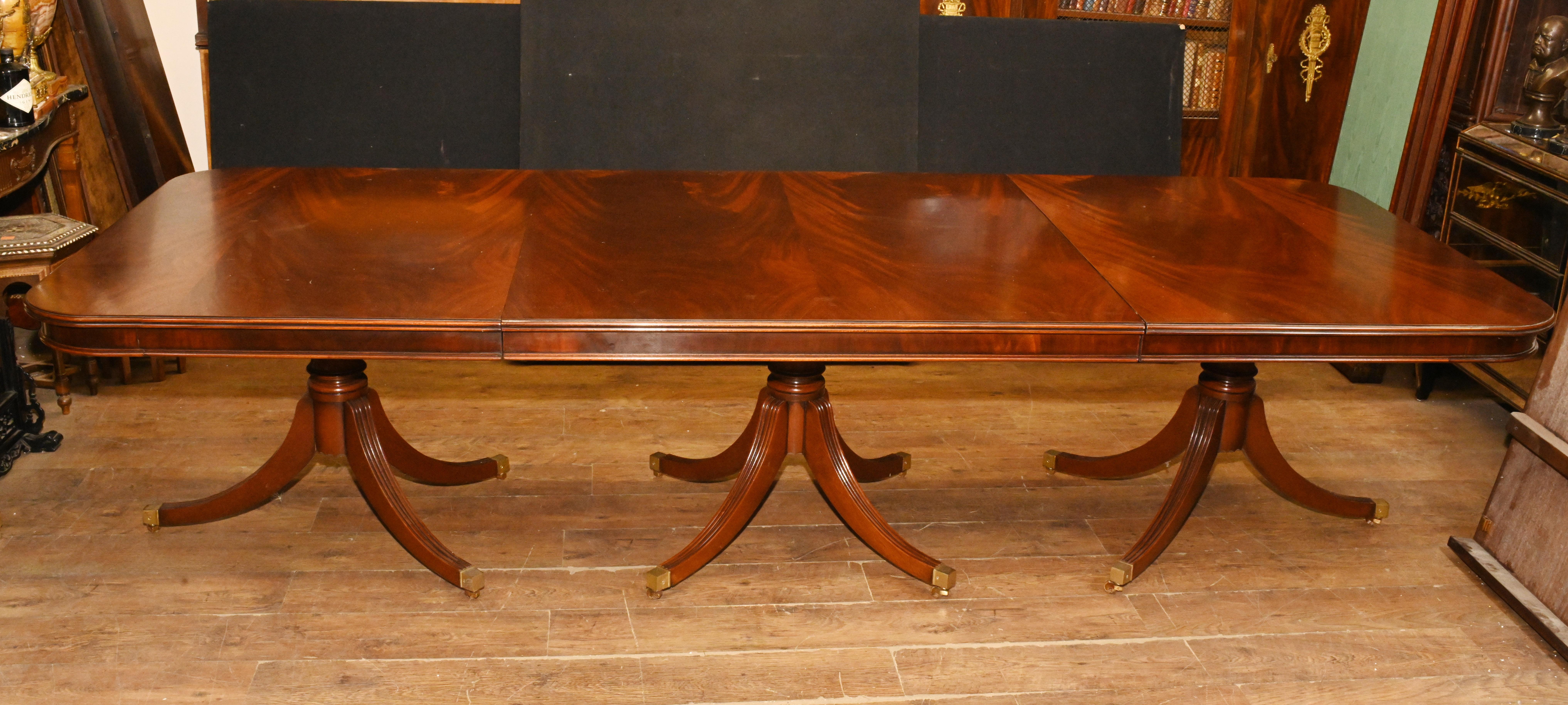 High end extending mahogany dining table in the Regency style
Extends to ten feet long (304 CM) and has two leaves each measuring 24 inches - 60 CM
Hence there are various different size configurations
Flame mahogany has a rich and sumptuous