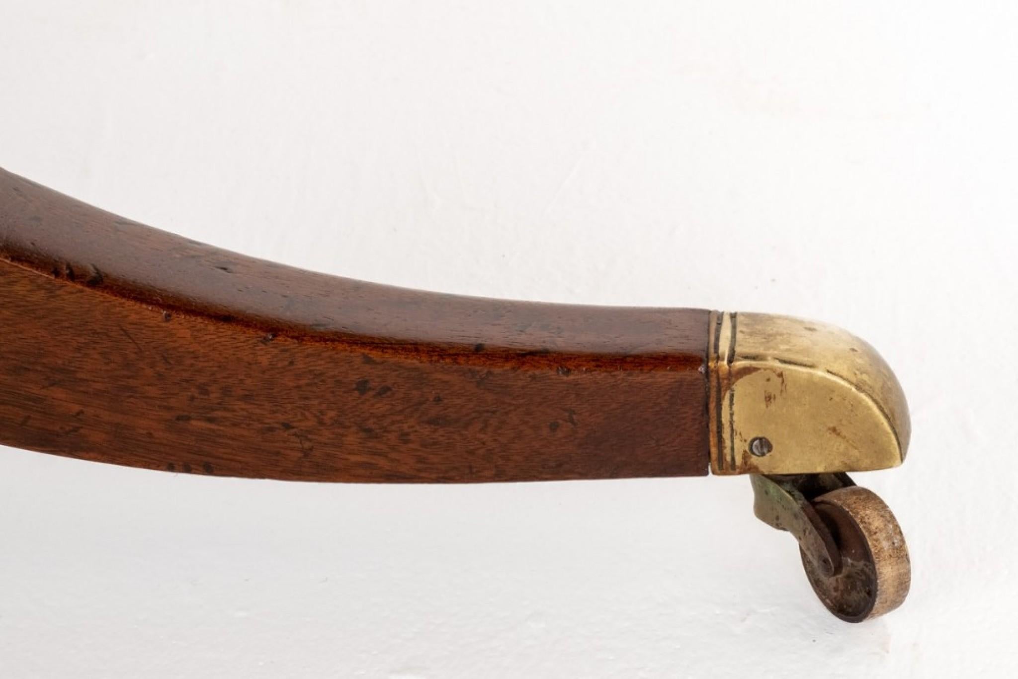 Table de salle à manger Regency en acajou à 2 piédestaux d'époque antique en vente 1