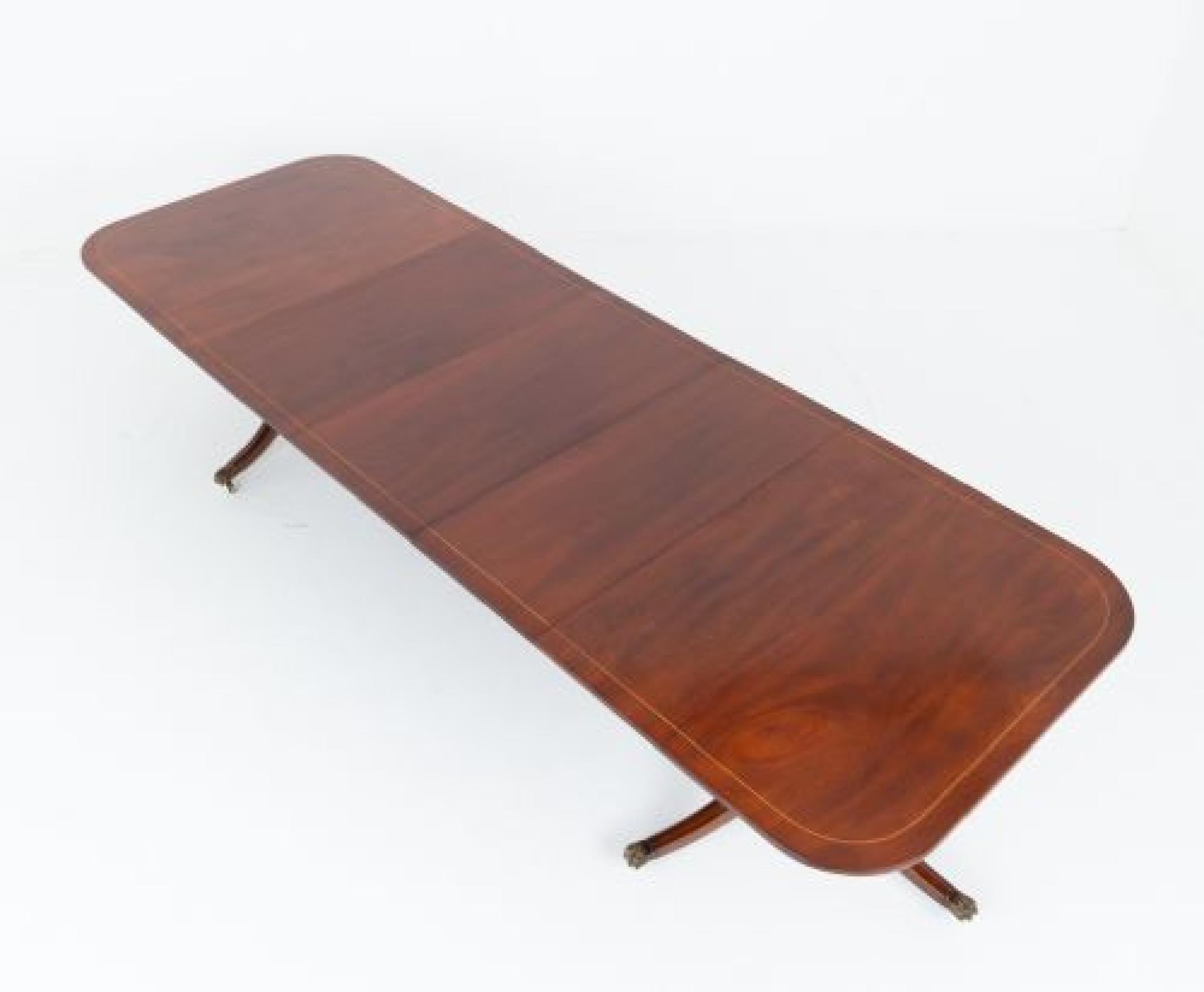 Table à manger Regency en acajou Revival 16 places à rallonge en vente