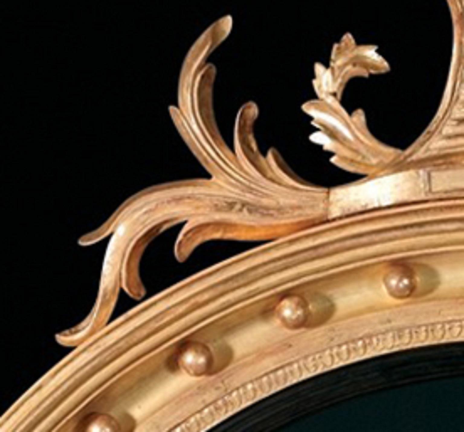 Sculpté à la main Miroir convexe Regency Eagle en vente