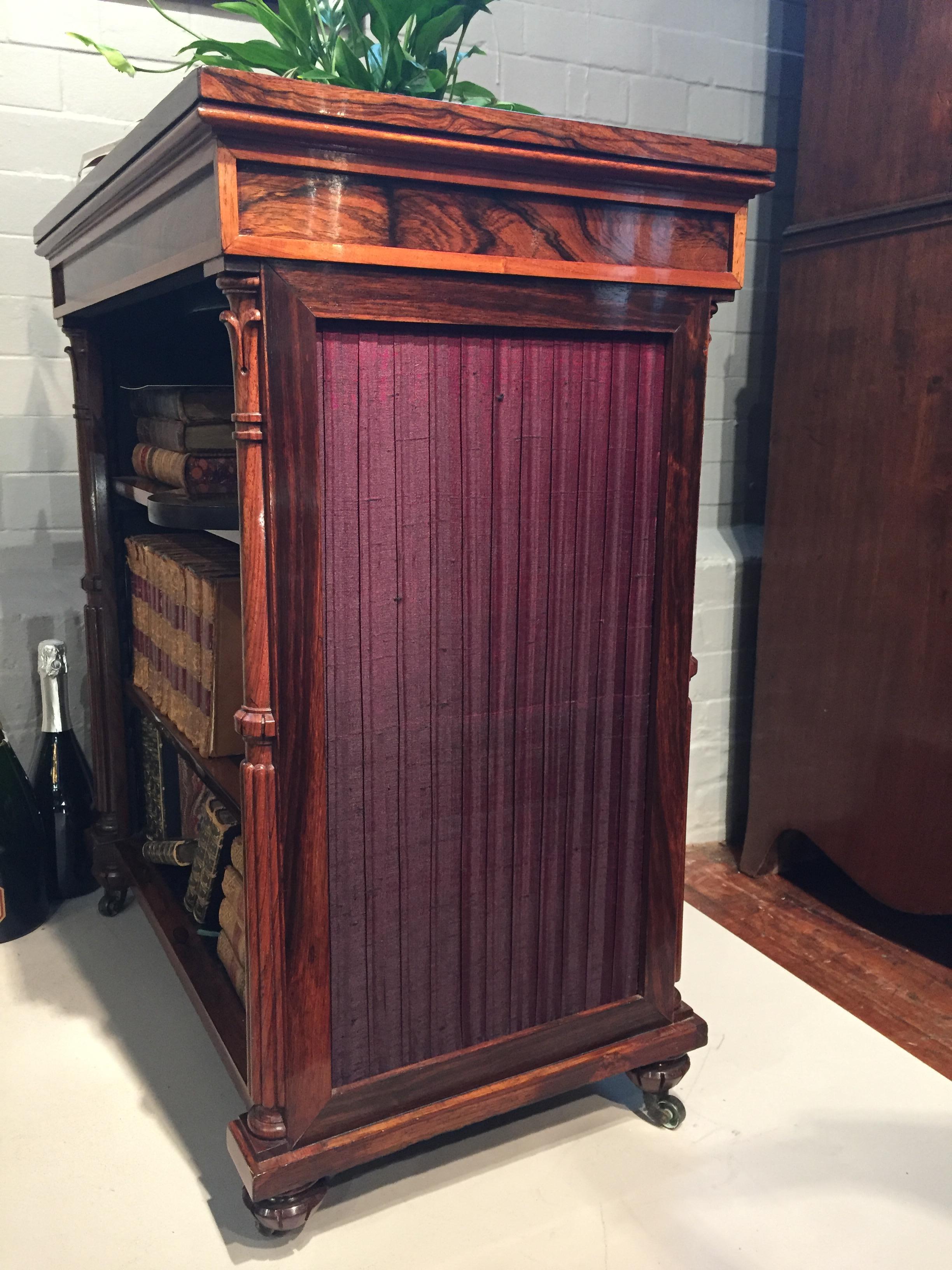 Regency Early 19th Century Rosewood Open Centre Bookcase and Jardinière In Excellent Condition For Sale In London, GB