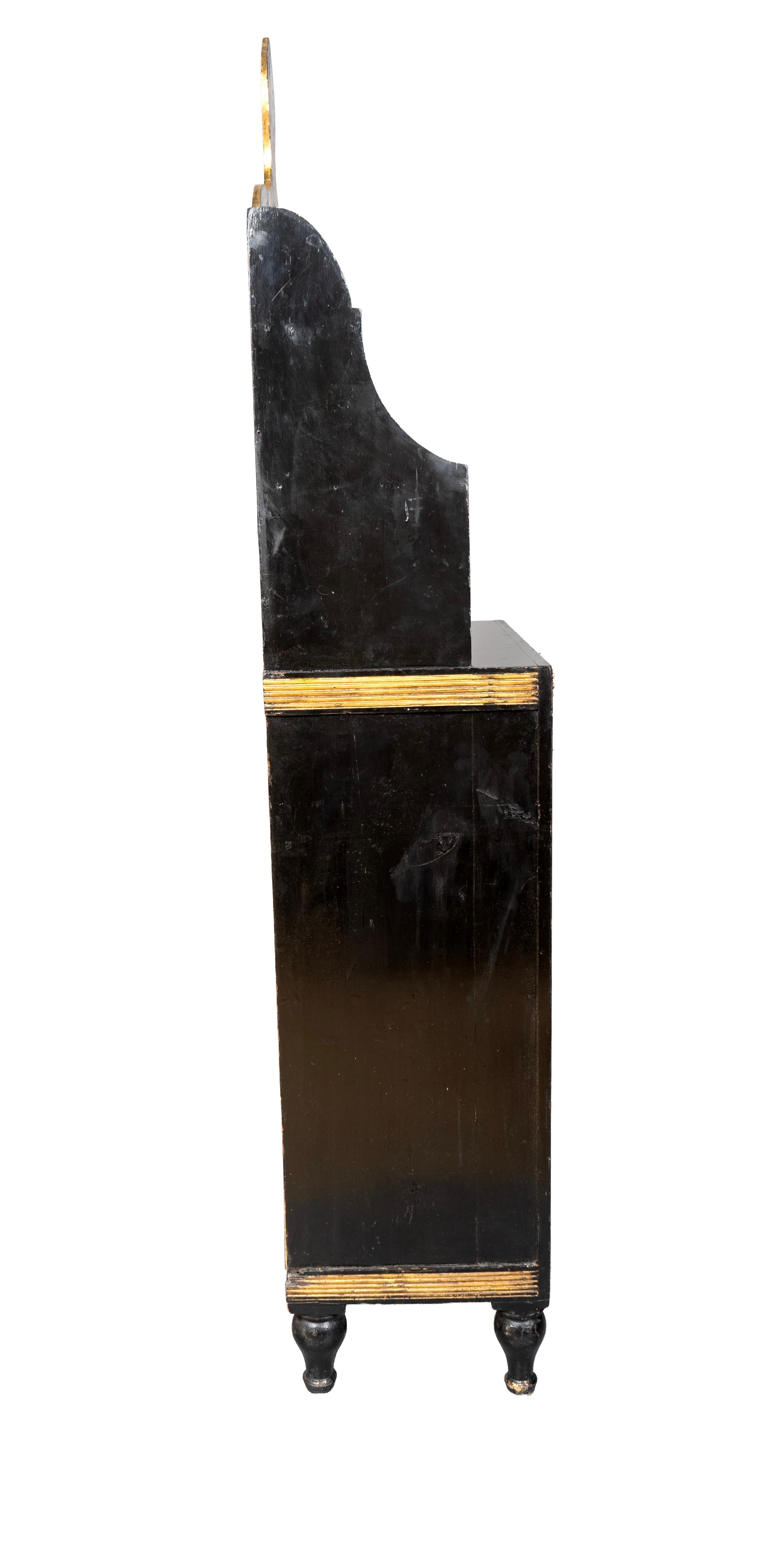 Inglese Armadio Regency ebanizzato e dorato a pacchi in vendita