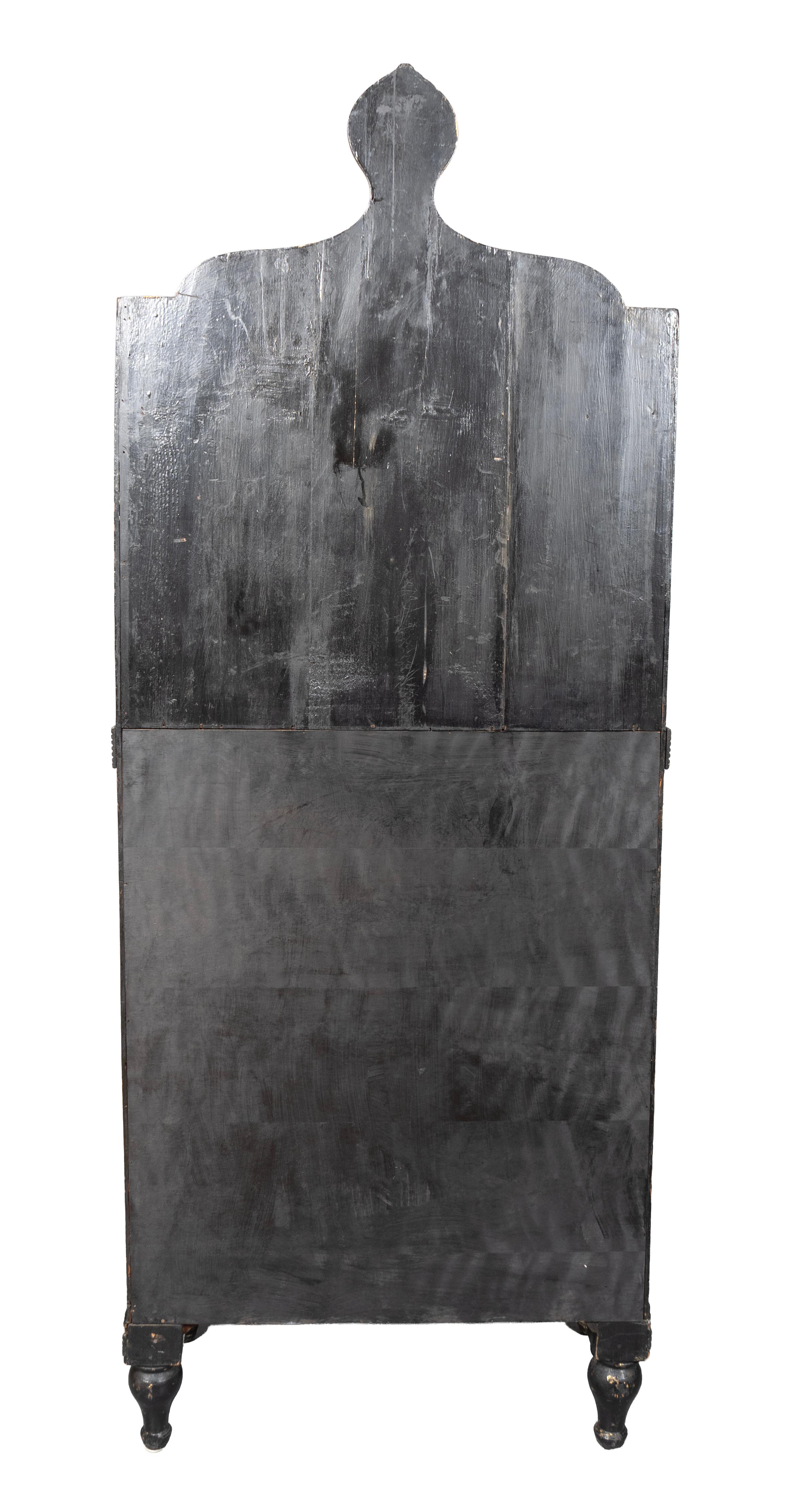 Ebanizzato Armadio Regency ebanizzato e dorato a pacchi in vendita