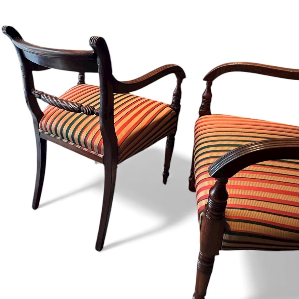 Regency English Mahagoni Near Pair Elbow Armchairs. im Angebot 5