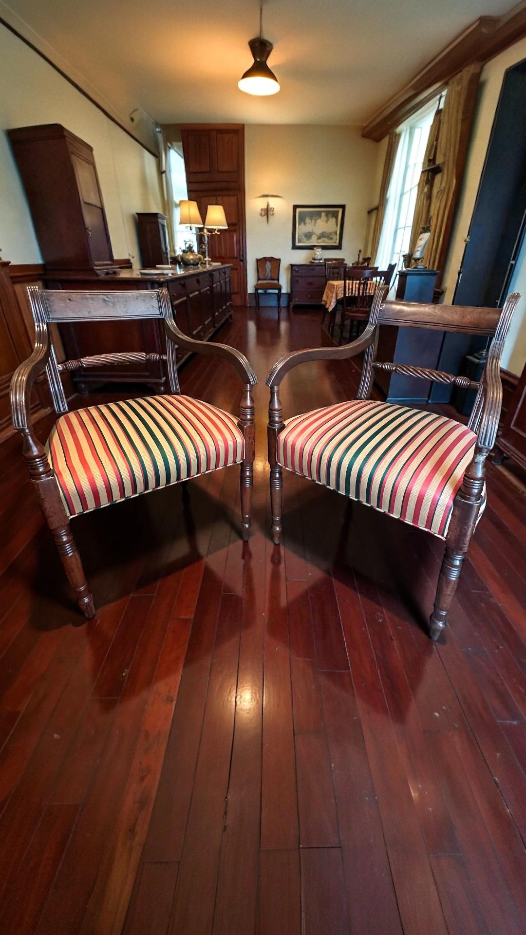 Regency English Mahagoni Near Pair Elbow Armchairs. im Angebot 6