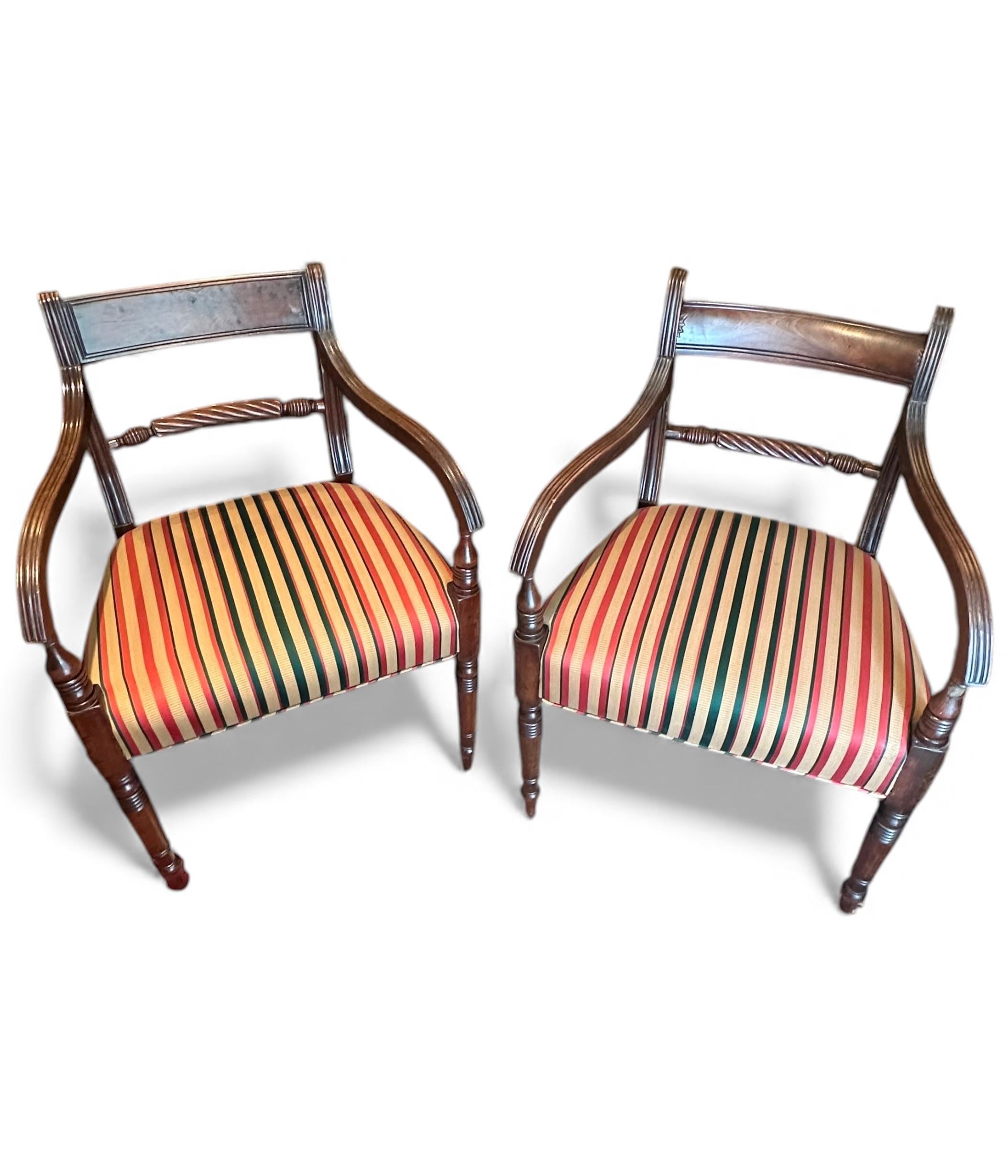 Regency English Mahagoni Near Pair Elbow Armchairs. im Angebot 7