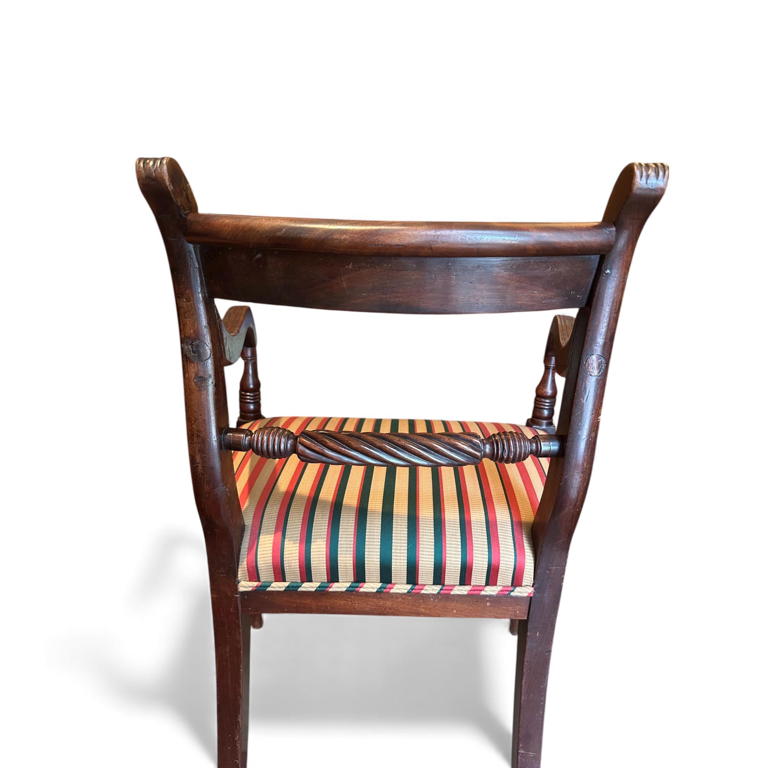 Regency English Mahagoni Near Pair Elbow Armchairs. (Polster) im Angebot