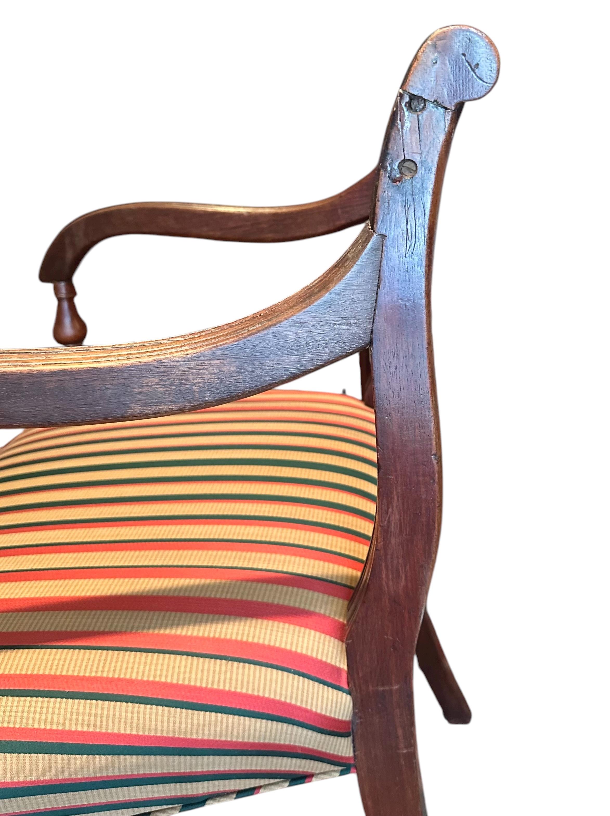 Regency English Mahagoni Near Pair Elbow Armchairs. im Angebot 2