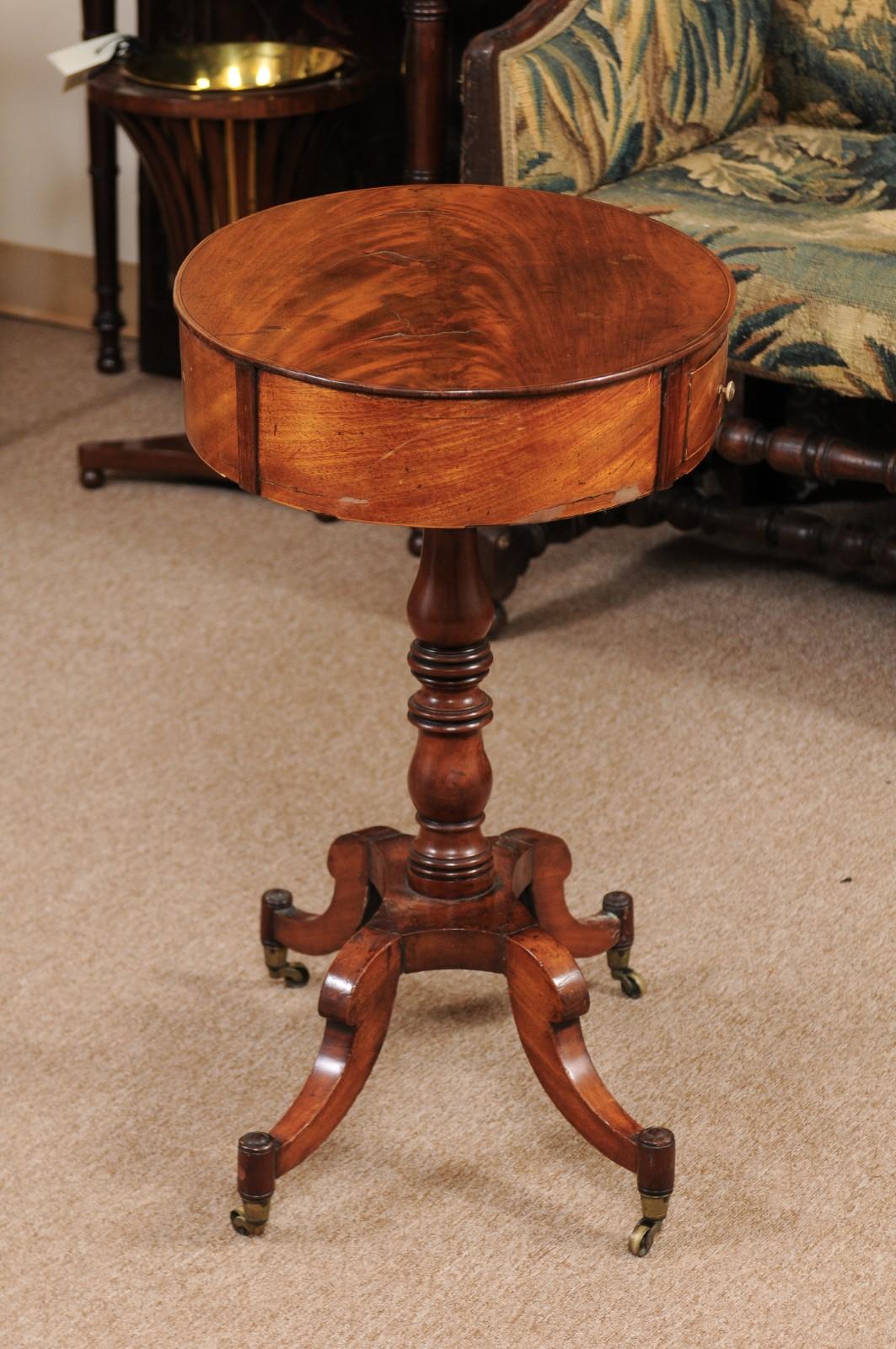 Regency English Mahogany Oval Side Table, Early 19th Century In Good Condition In Atlanta, GA