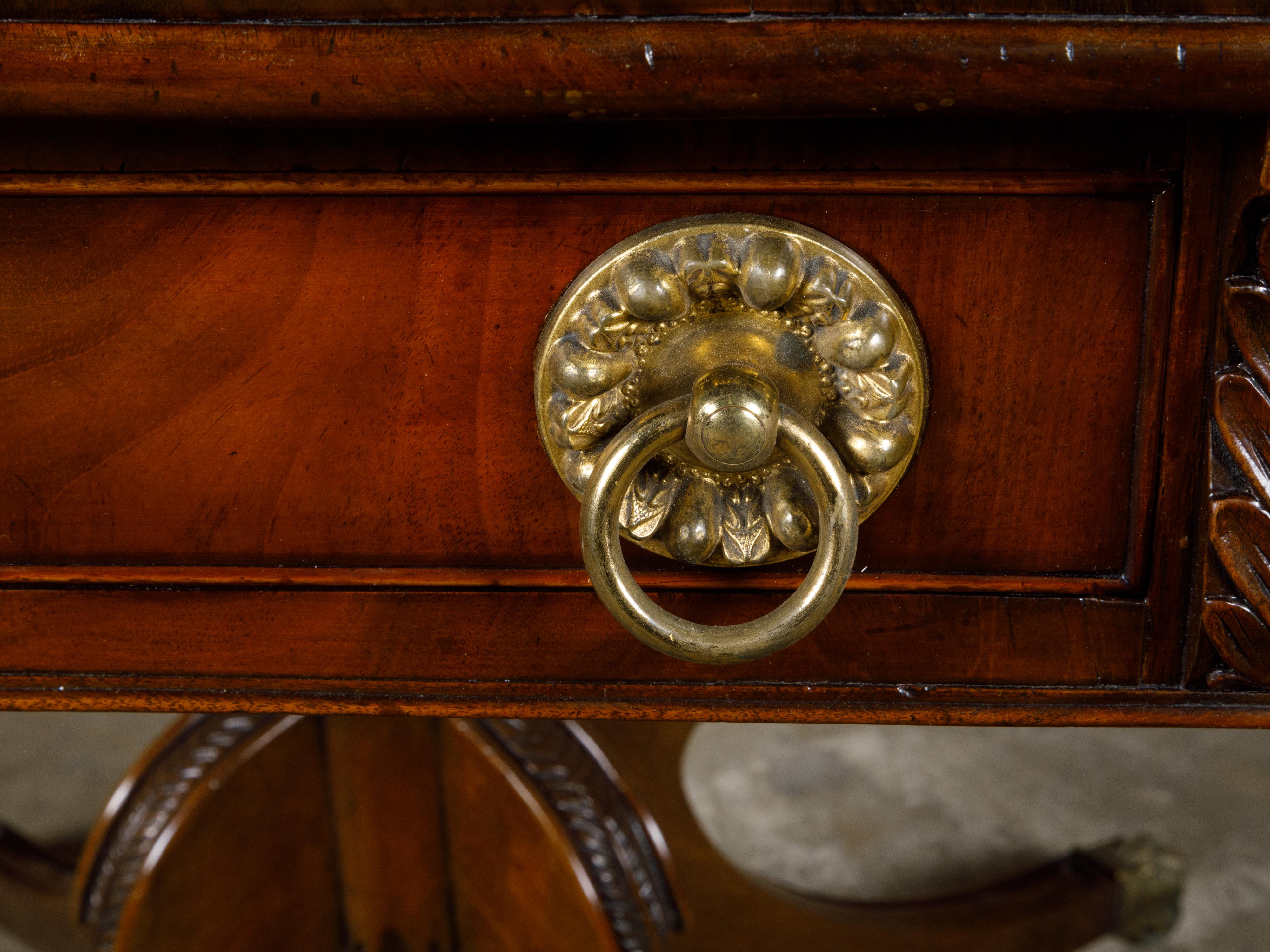 Regency Table Pembroke anglaise de style Régence avec tiroir, base tripode, pieds en forme de lion en vente