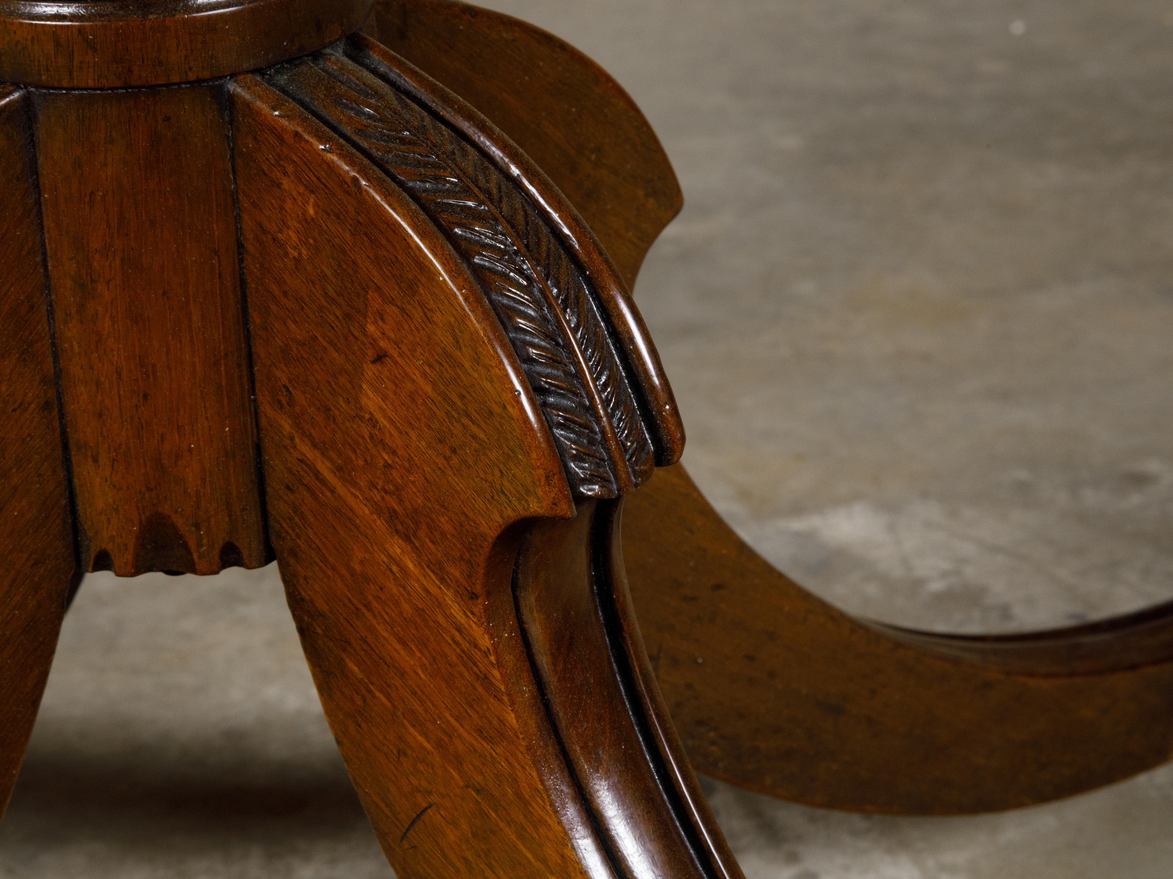 Laiton Table Pembroke anglaise de style Régence avec tiroir, base tripode, pieds en forme de lion en vente