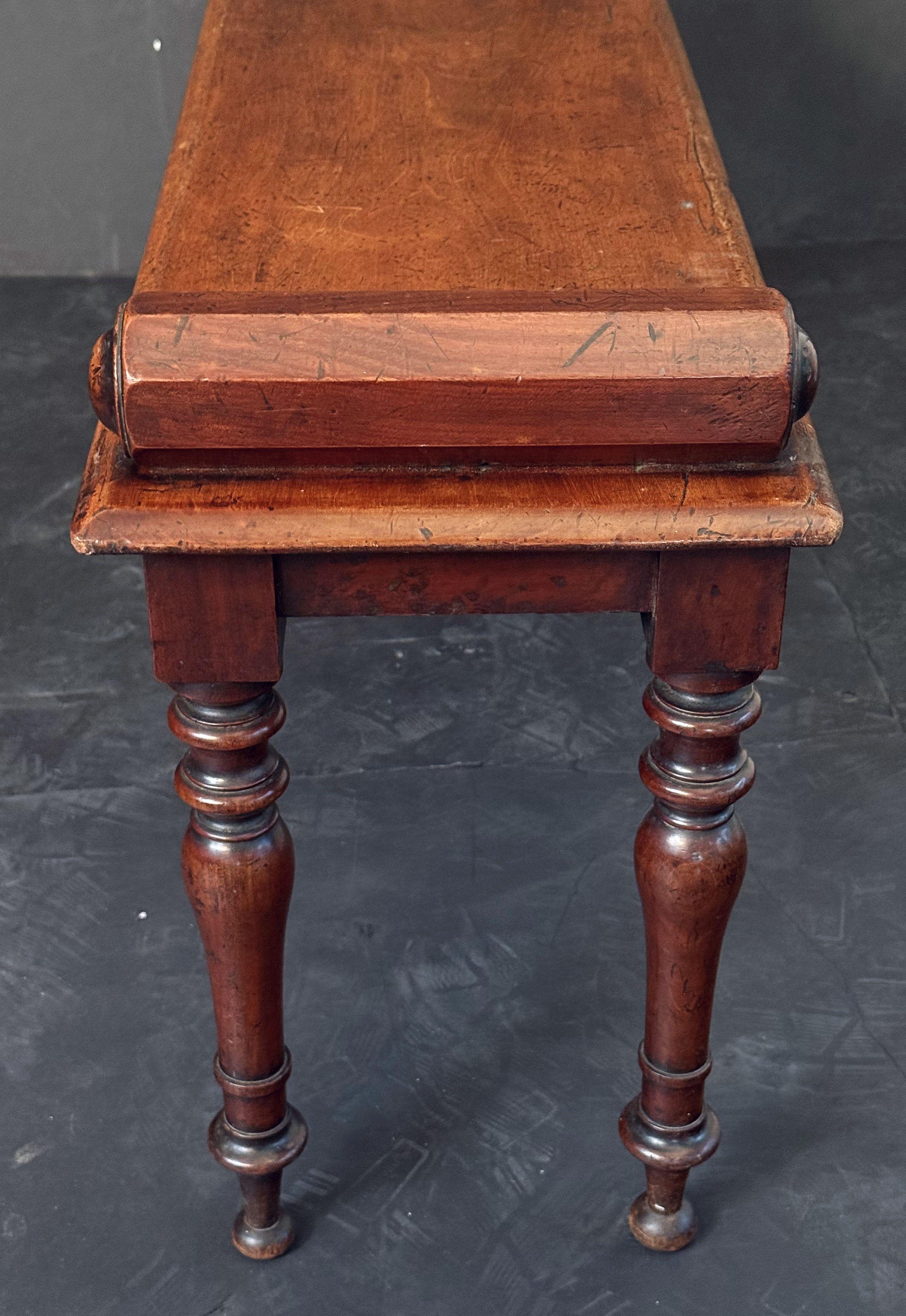 Regency Era Hall Bench or Window Seat of Mahogany from England In Good Condition For Sale In Austin, TX
