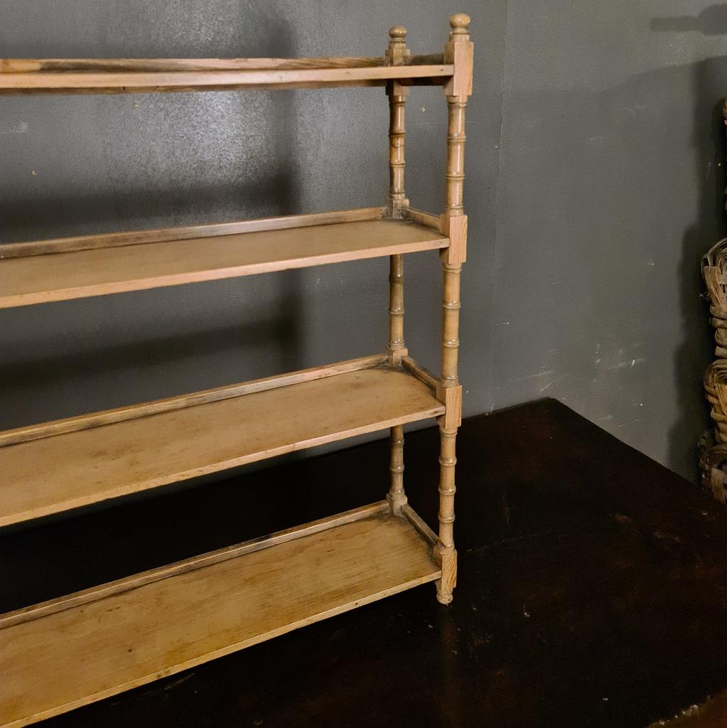 Unusual Regency faux bamboo shelves. 1820.

Dimensions
43.5 inches (110 cms) wide
7 inches (18 cms) deep
31.5 inches (80 cms) high.