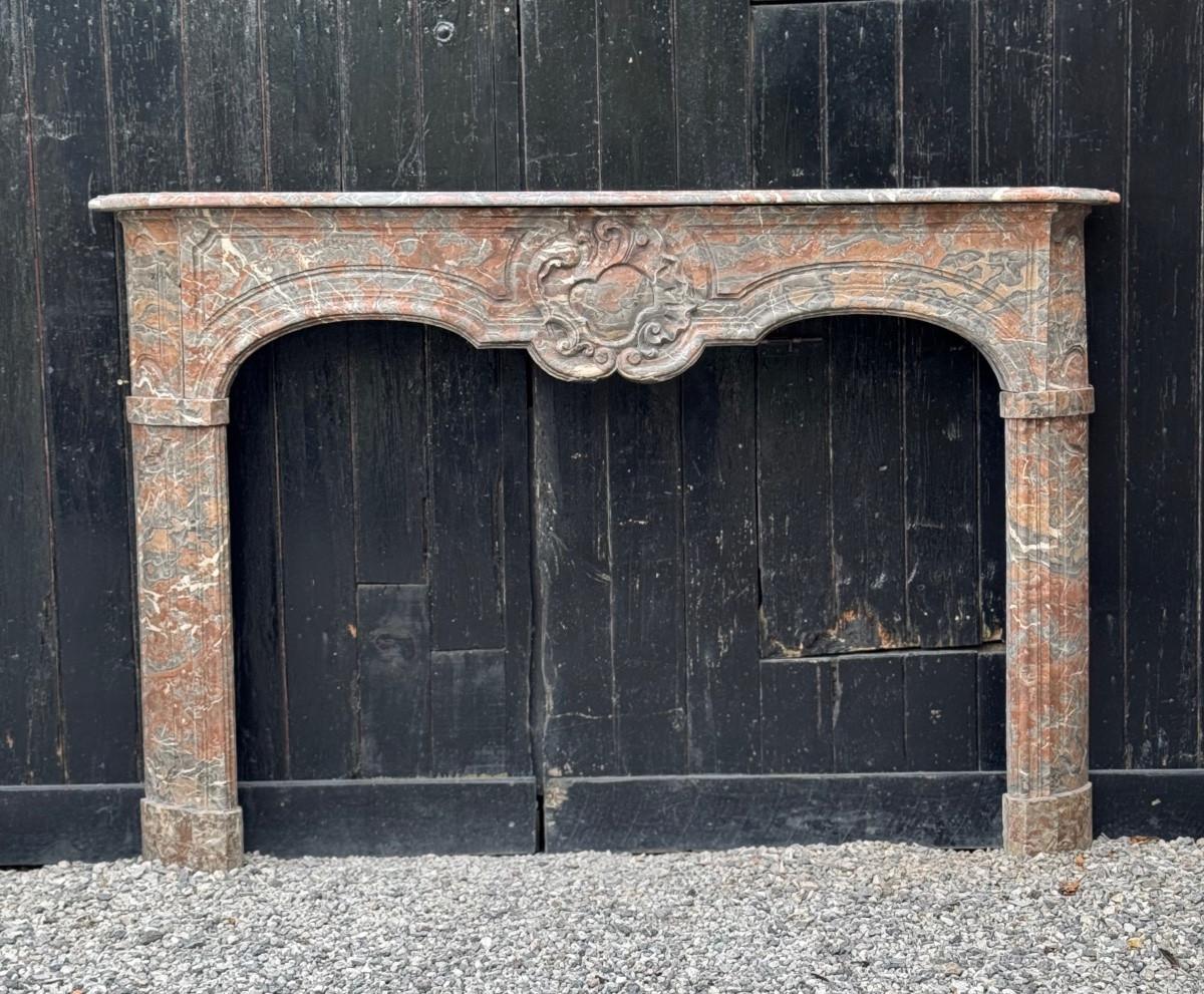 Chimenea Regency de mármol de Rance, siglo XVIII
dimensiones del recibidor : 92 x 145 cm