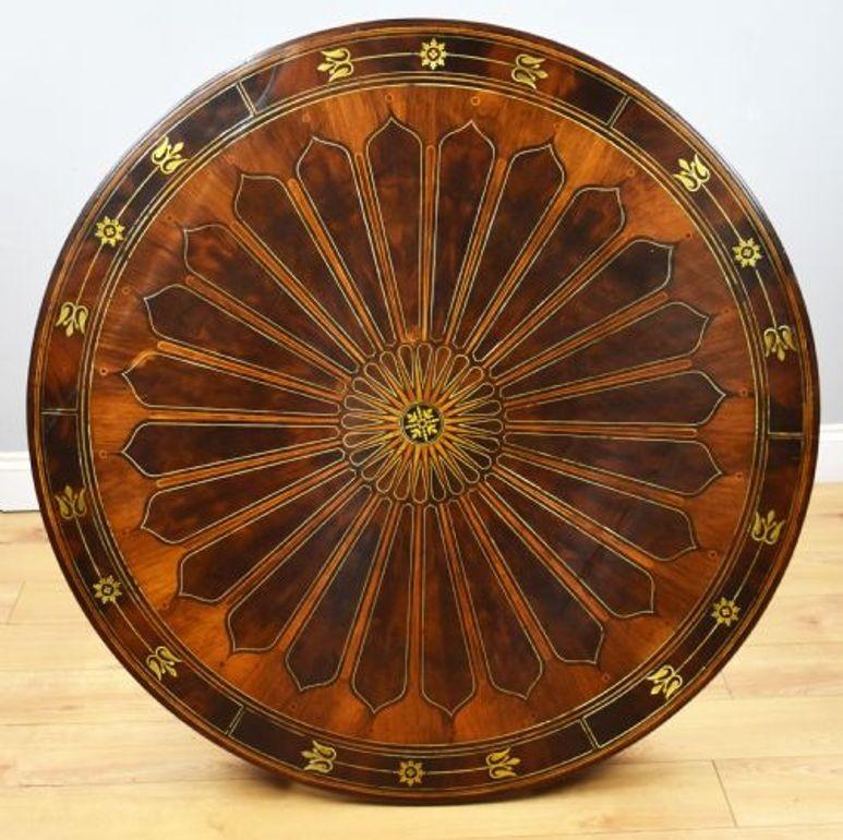 Table à tambour Regency en acajou flammé incrusté de laiton en vente 2