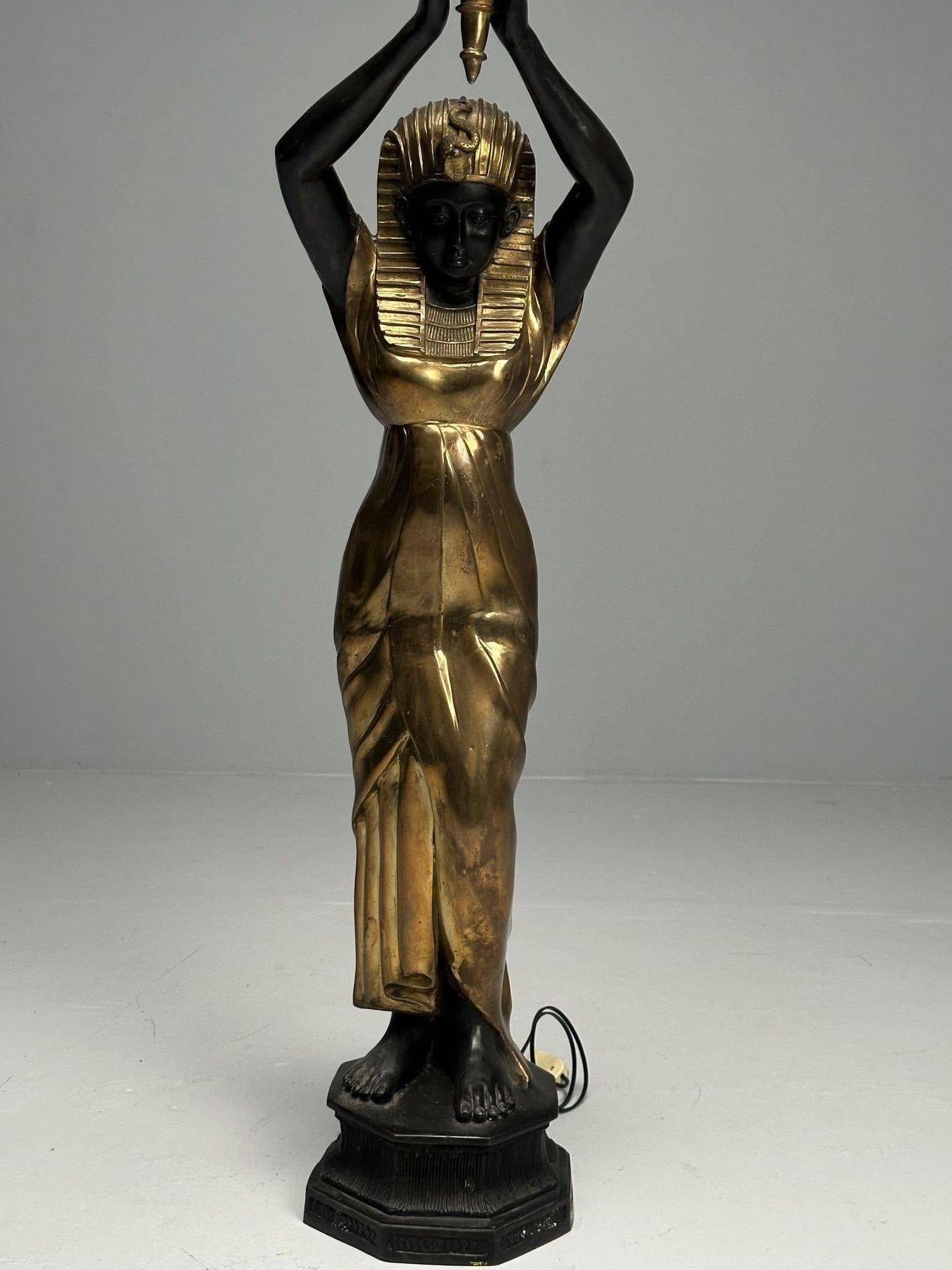 Regency-Stehleuchte, ägyptisches Motiv, vergoldetes Metall, Bronze, 1990er Jahre im Zustand „Starke Gebrauchsspuren“ im Angebot in Stamford, CT