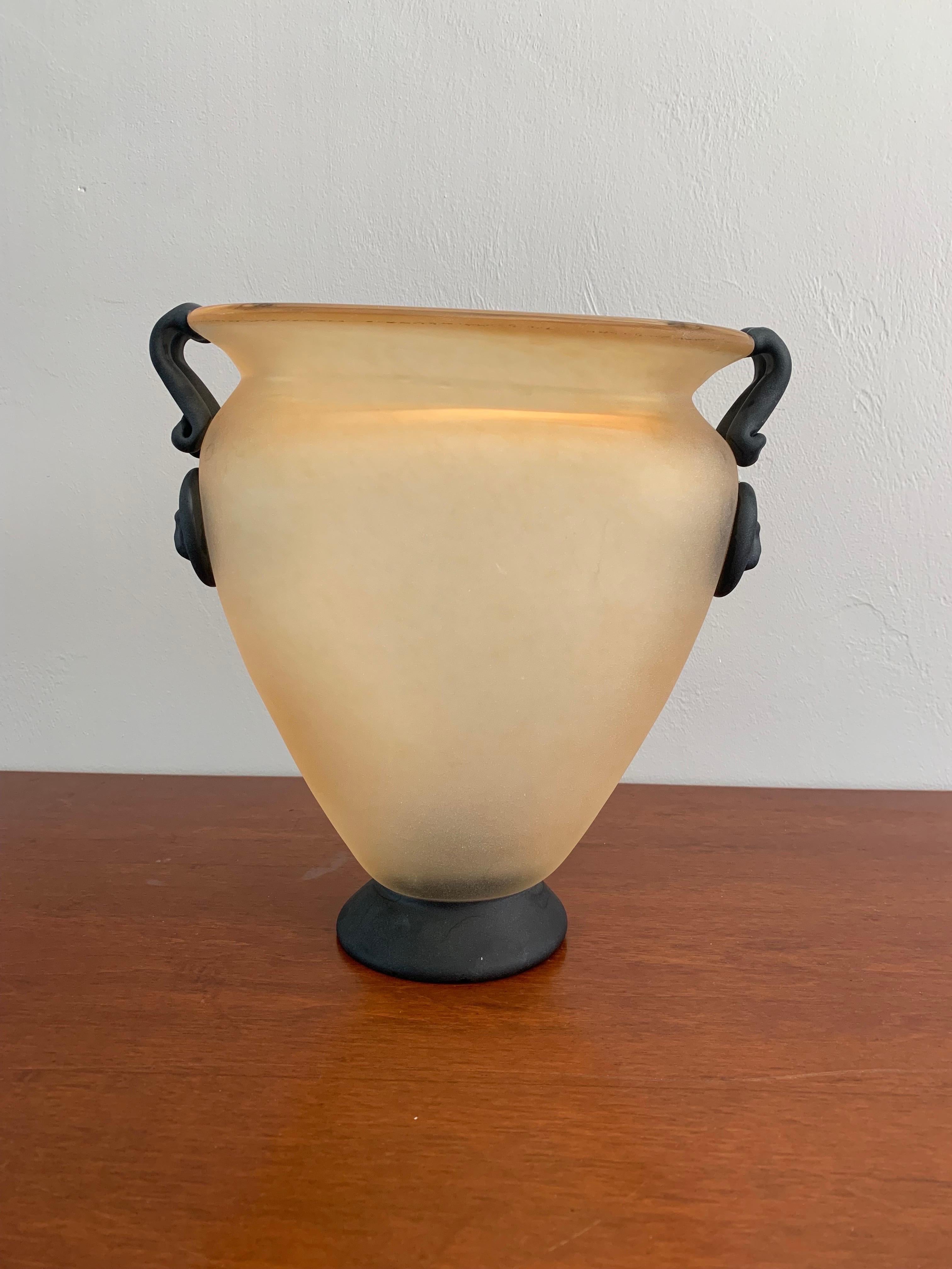 Regency Frosted Art Glass Vase In Good Condition For Sale In Boynton Beach, FL