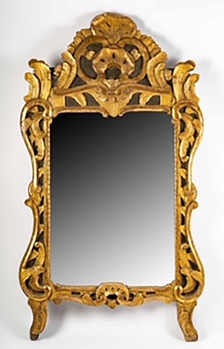Gilt Regency Gilded Wood Mirror, Violin Shape-Shells and Scrolls, Period 18th Century For Sale
