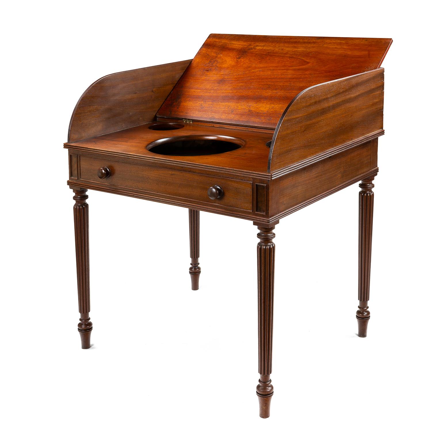 Regency Gillows wash stand / writing table in Mahogany In Good Condition In Northwich, GB