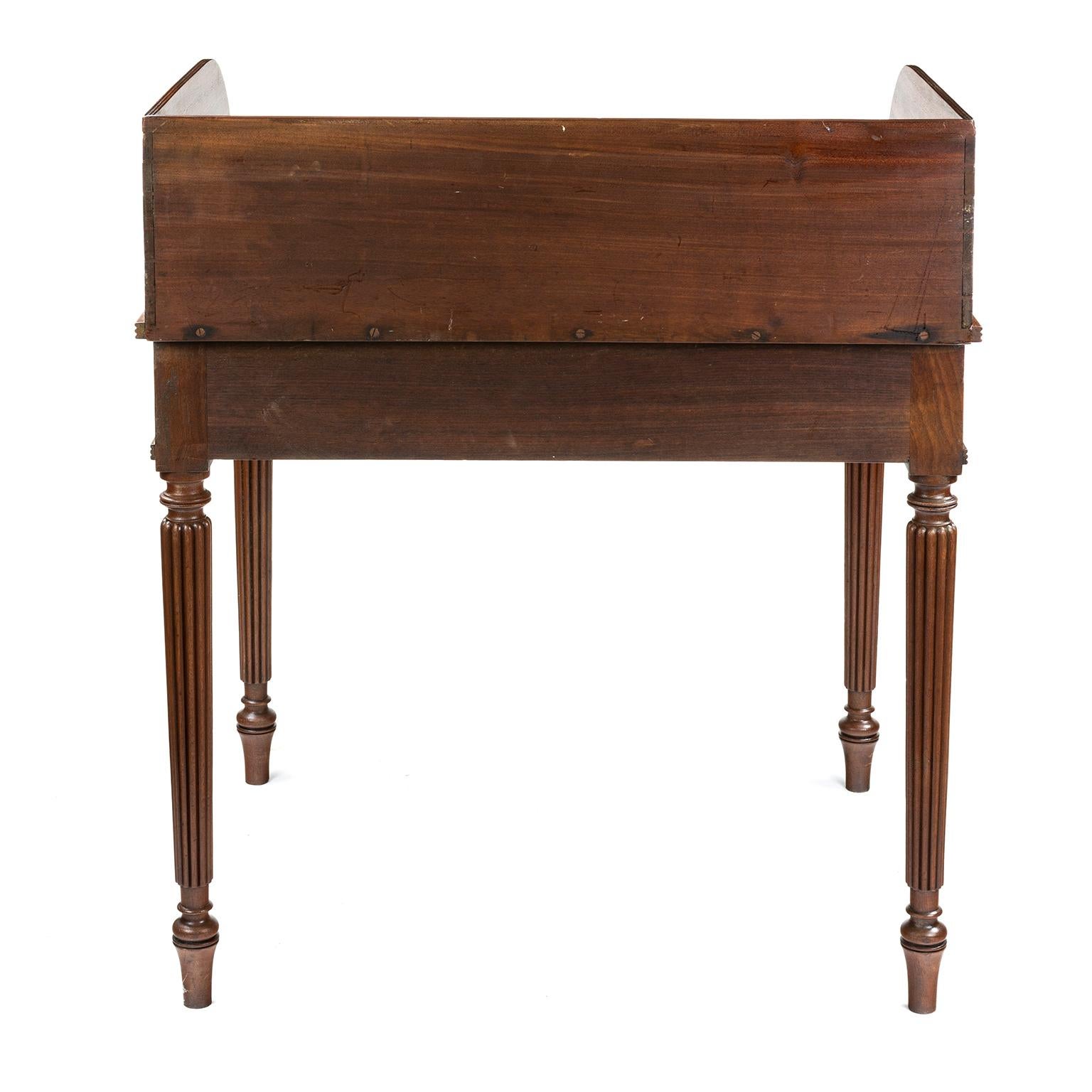 Regency Gillows wash stand / writing table in Mahogany 2