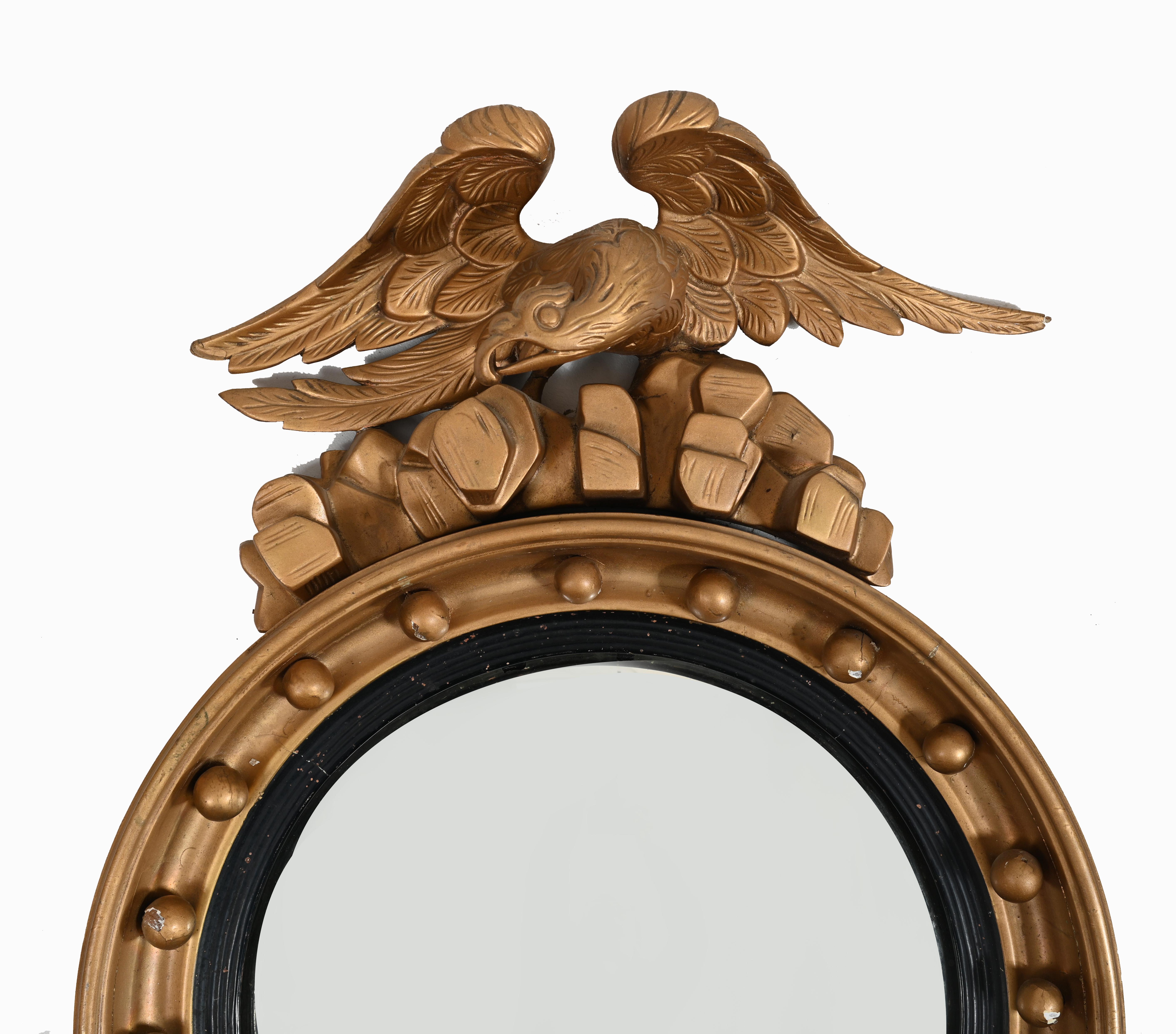 Miroir circulaire convexe en bois sculpté et doré de style Régence 
vers 1860
Verre convexe classique

Offert en très bon état, prêt à être utilisé immédiatement.