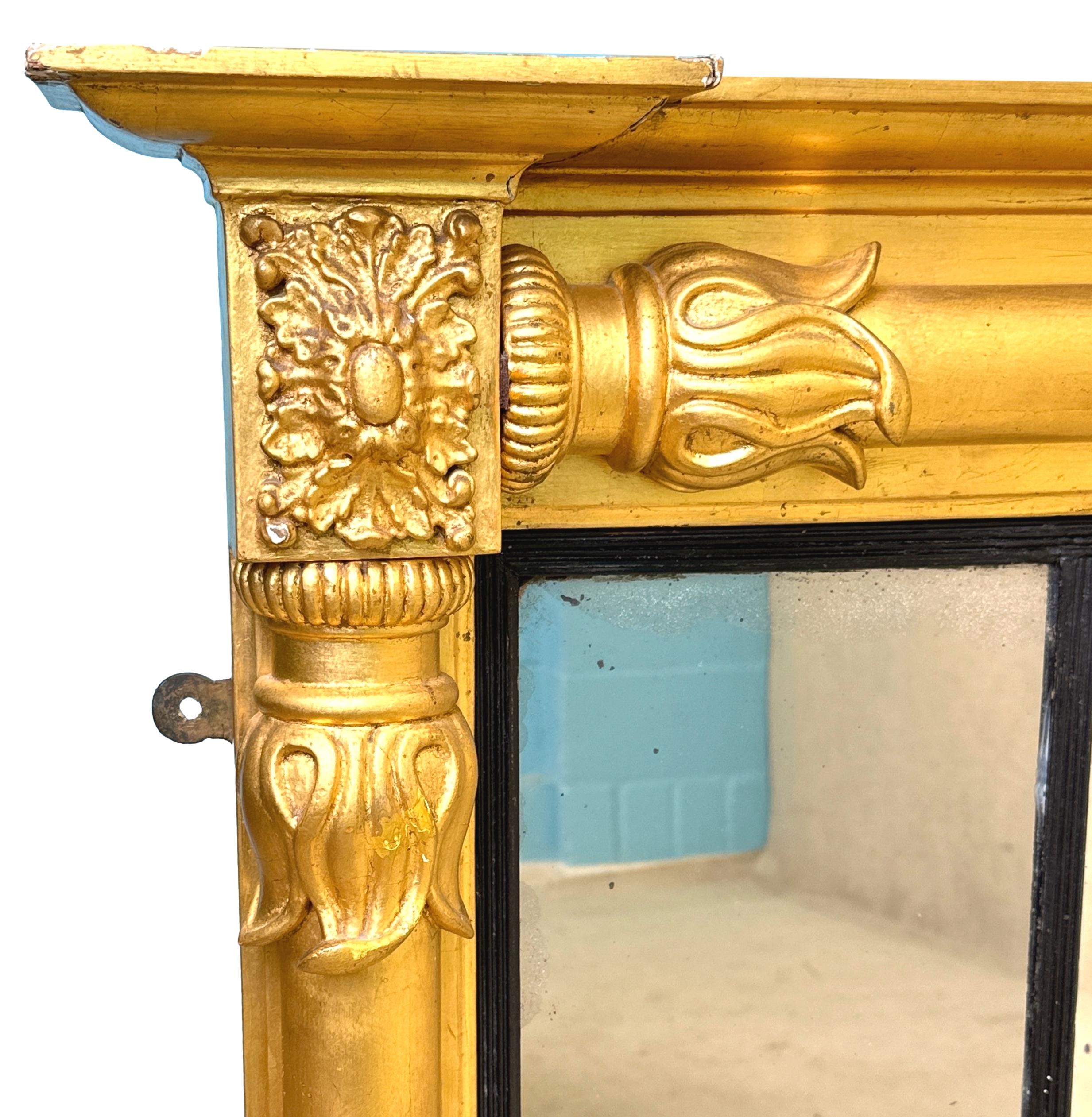Eine reizvolle 19. Jahrhundert Regency-Periode vergoldet und Gesso overmantle Spiegel mit dreifach geteilten Spiegelplatte durch elegante Hälfte gedreht Säulen und Lotusblatt geschnitzt Dekoration begrenzt.

Wie der Name schon andeutet, wurden