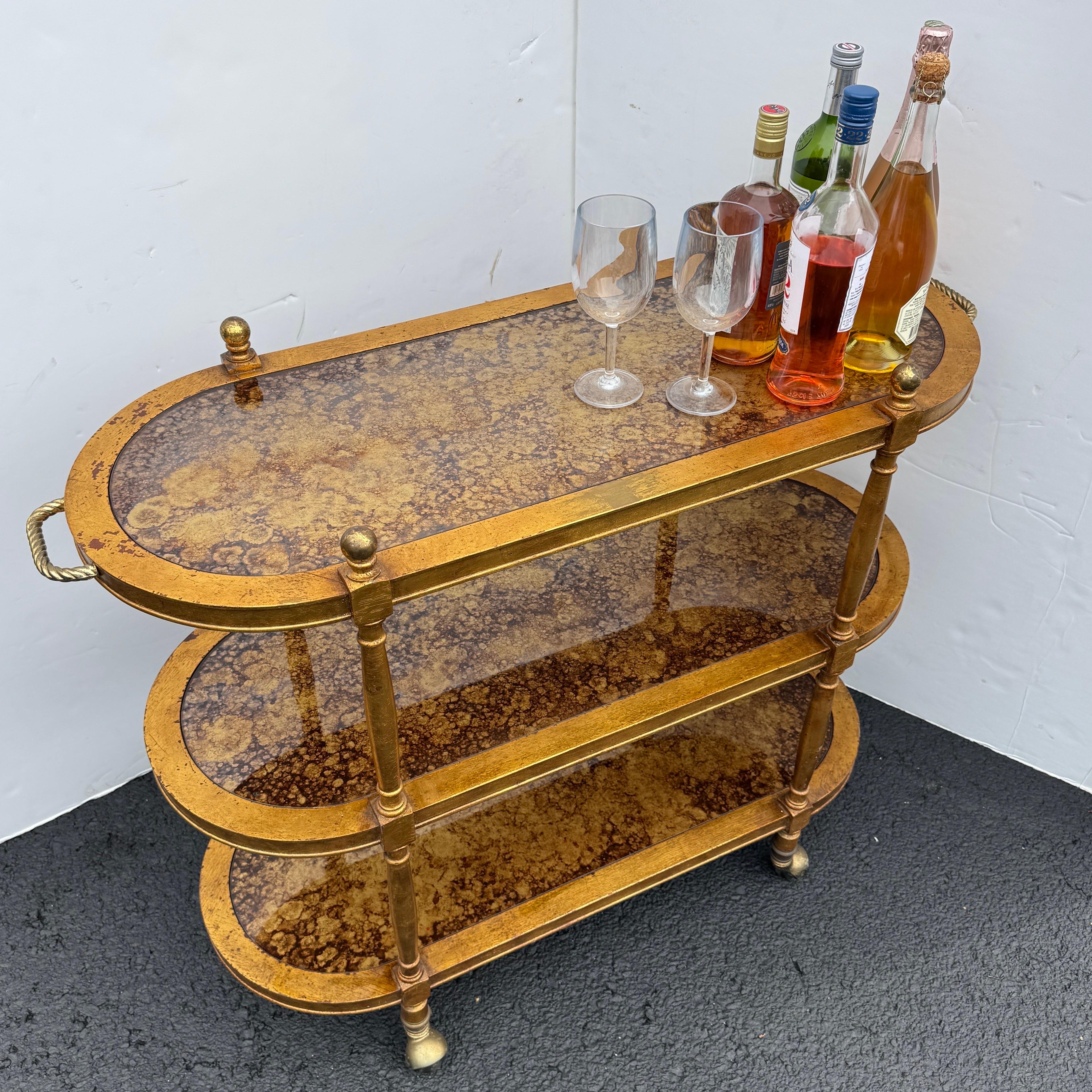Regency Vergoldetes Holz 3-stöckiger Barwagen, circa 1960er Jahre (Unbekannt) im Angebot