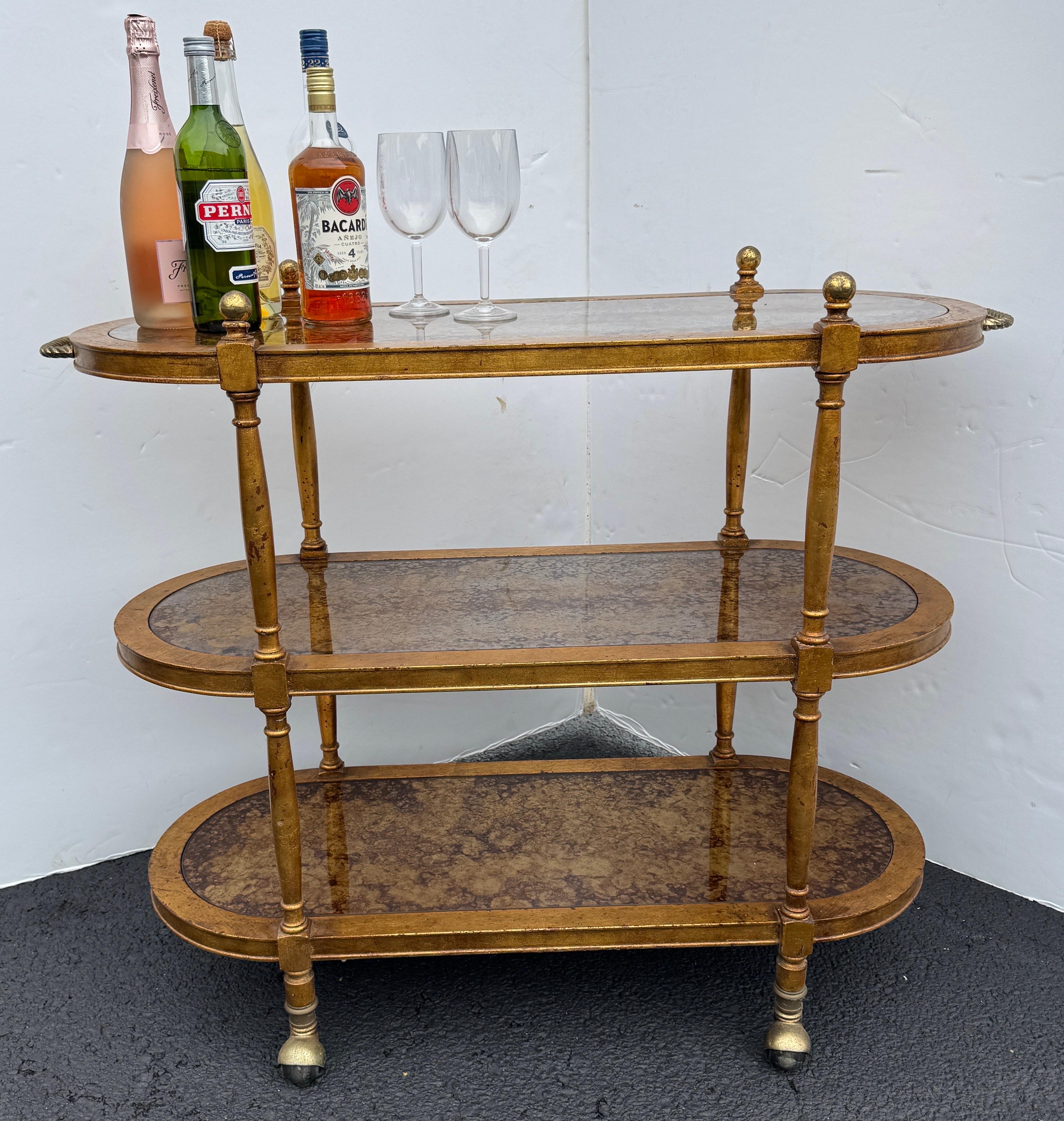 Regency Vergoldetes Holz 3-stöckiger Barwagen, circa 1960er Jahre (20. Jahrhundert) im Angebot