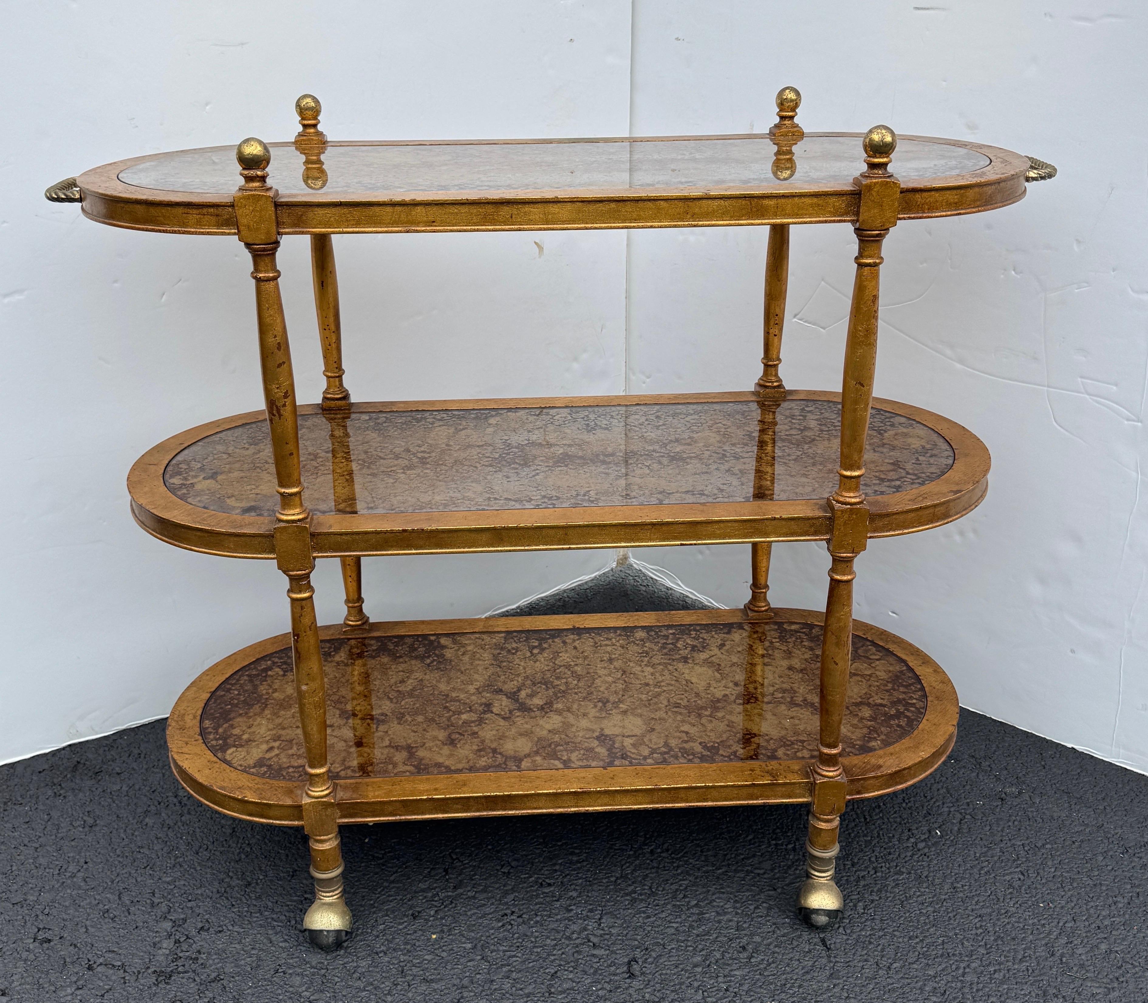 Regency Vergoldetes Holz 3-stöckiger Barwagen, circa 1960er Jahre im Angebot 1
