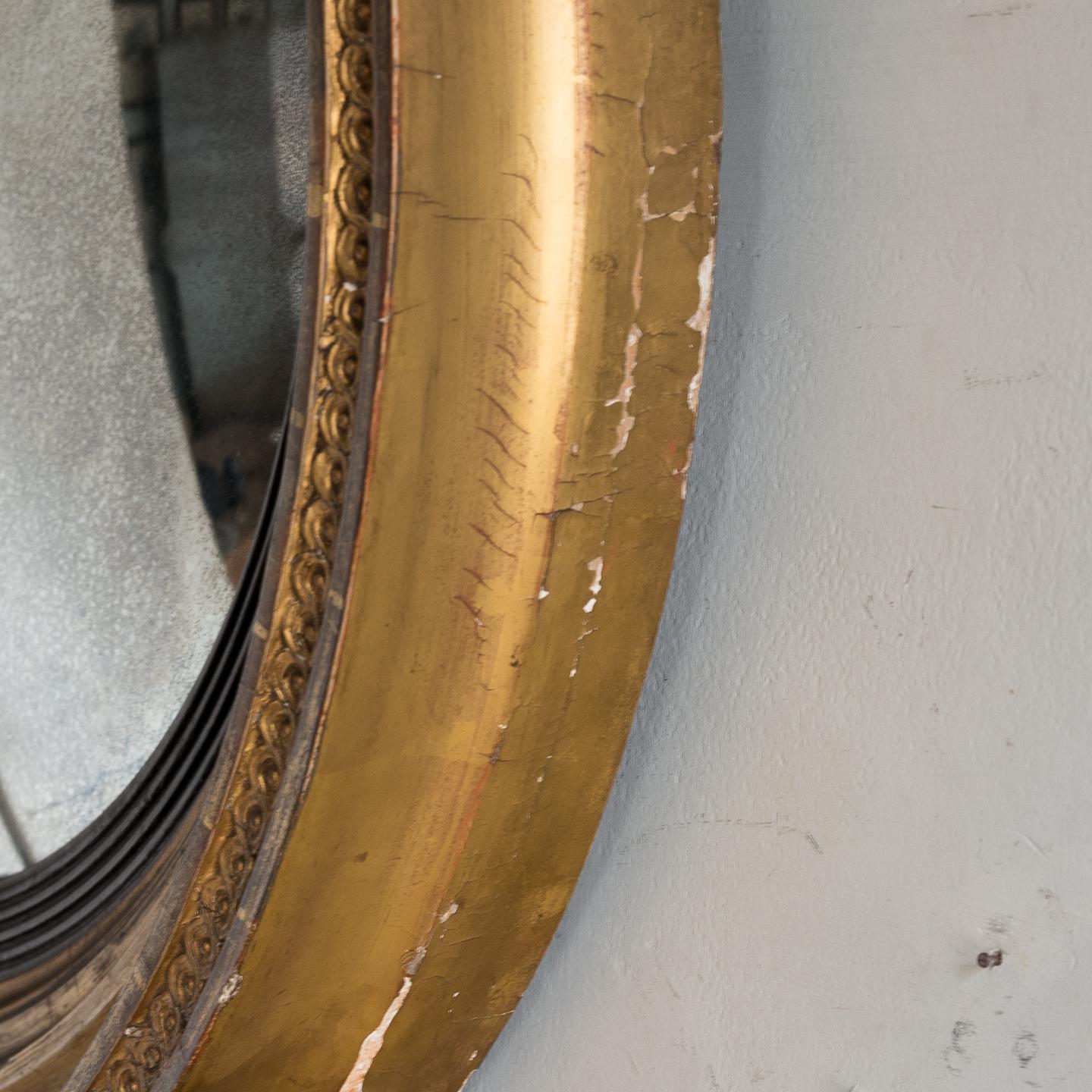 Miroir convexe Regency en bois doré en vente 7