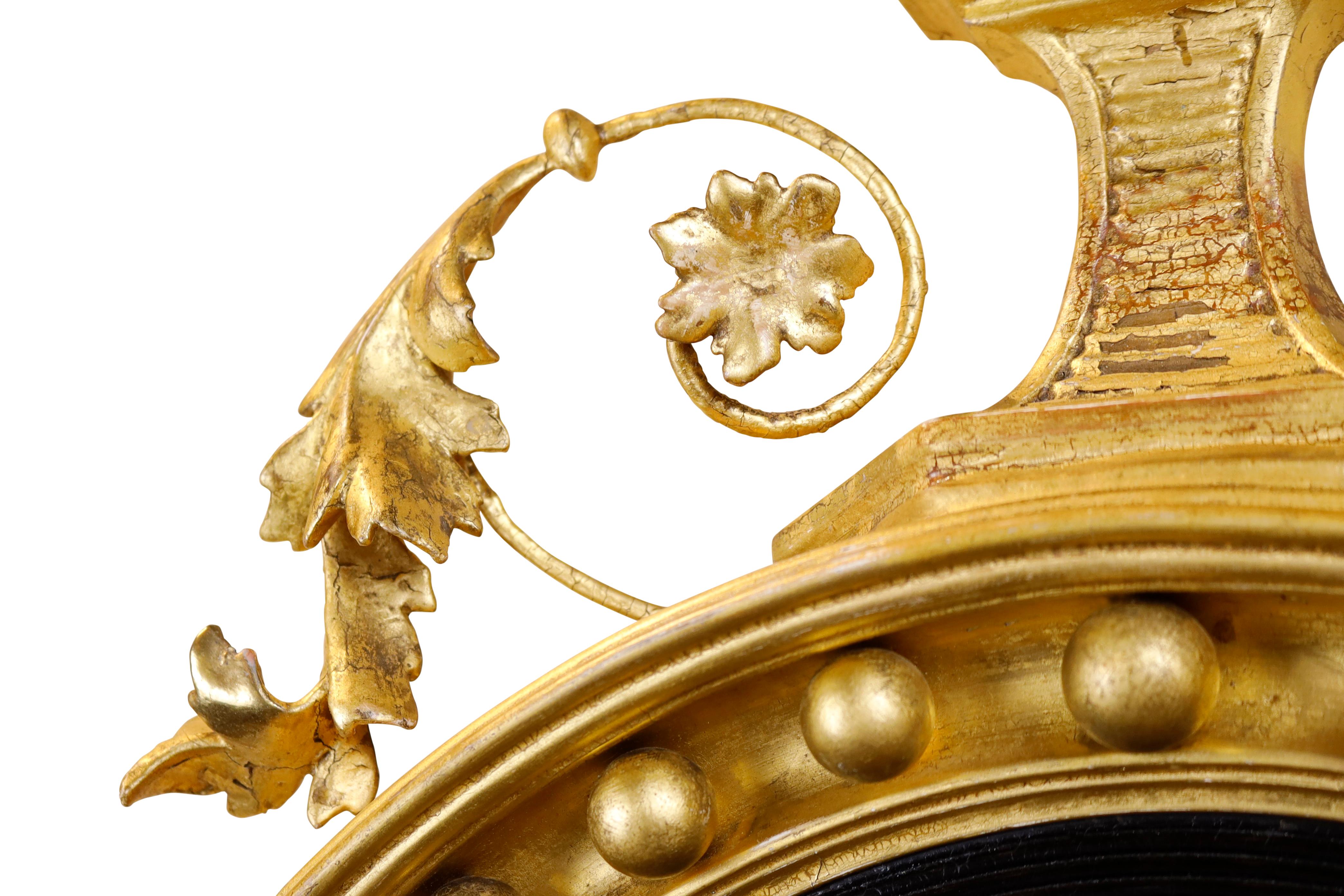 Konvexer Regency-Spiegel aus vergoldetem Holz (Vergoldetes Holz) im Angebot