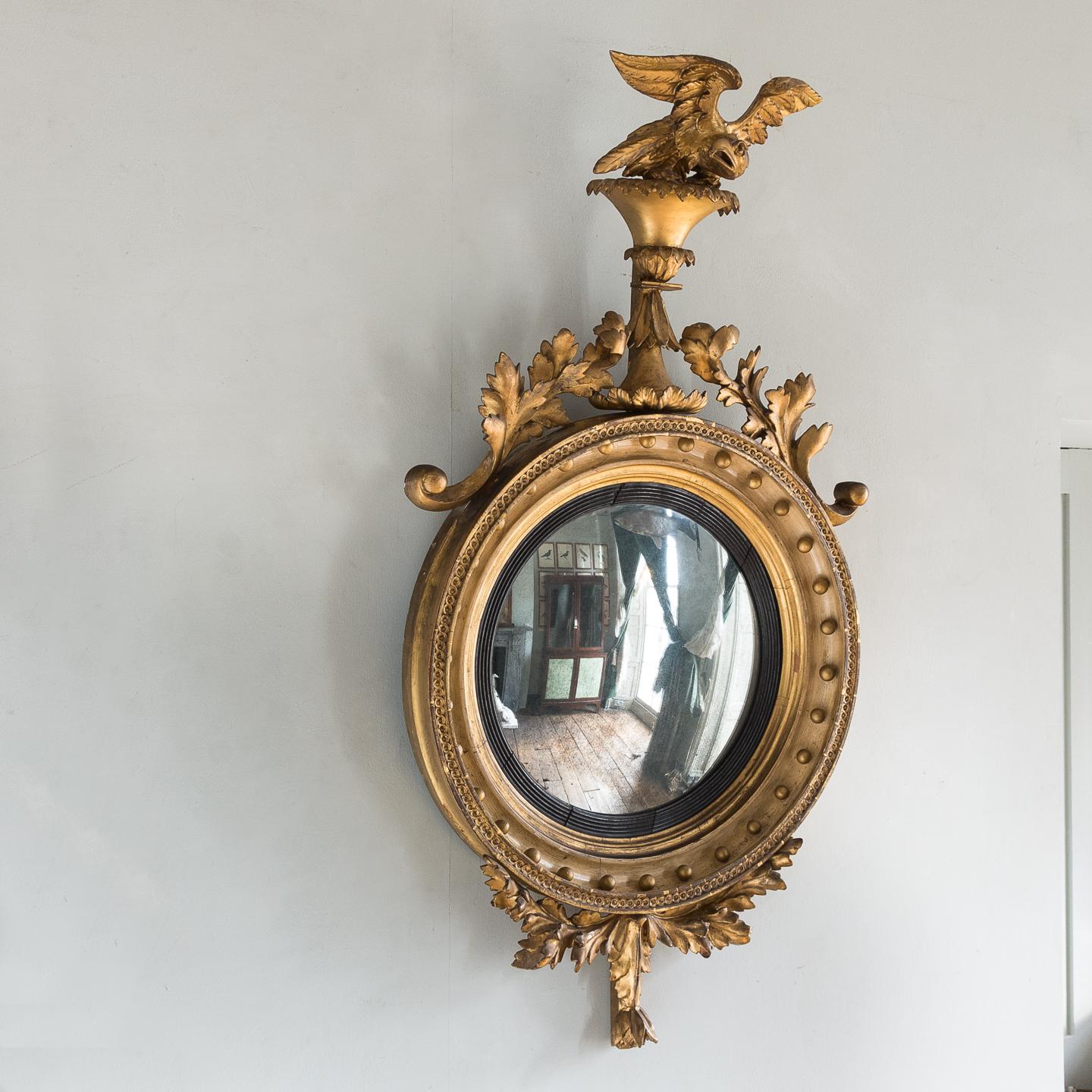 Miroir convexe Regency en bois doré en vente 2