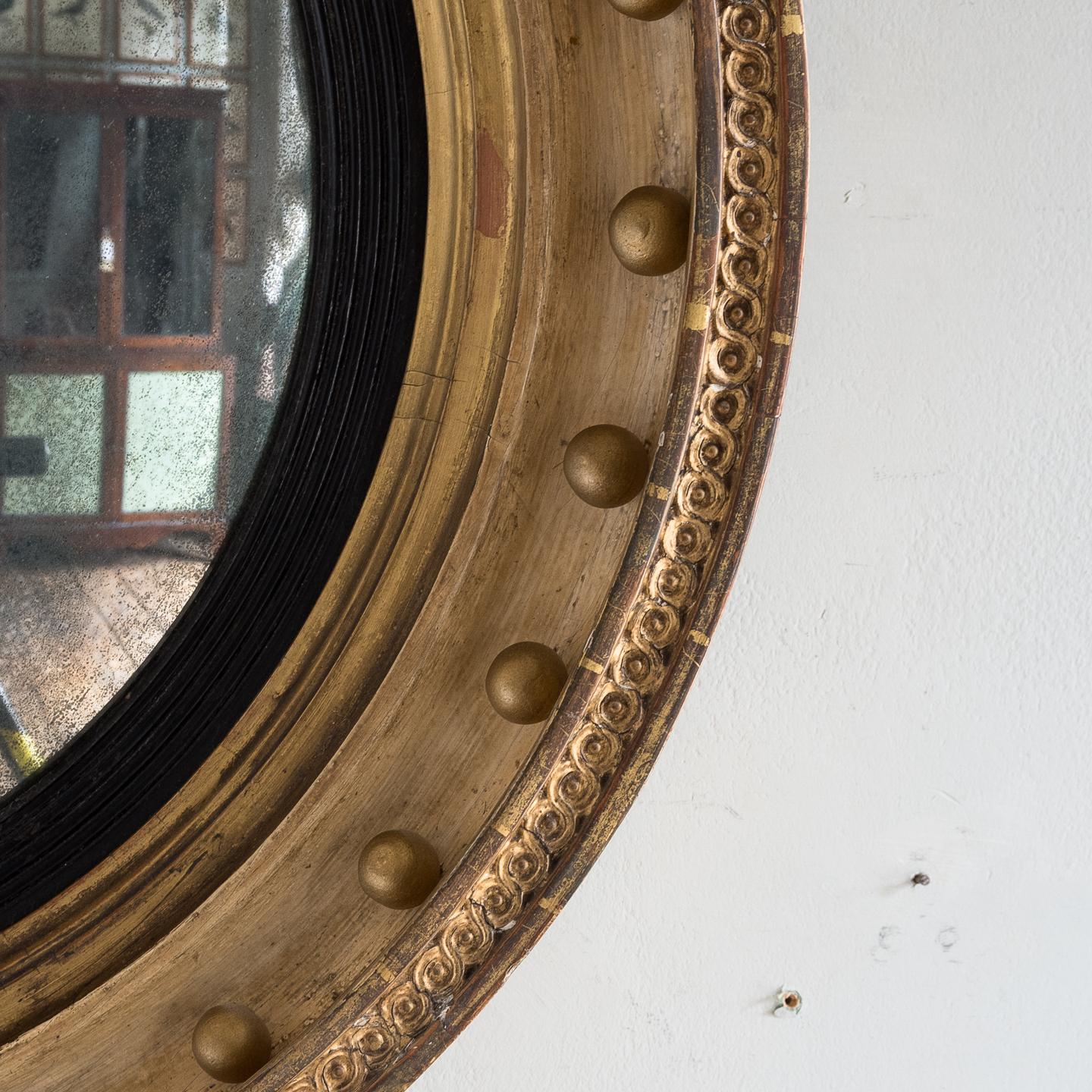 Miroir convexe Regency en bois doré en vente 4