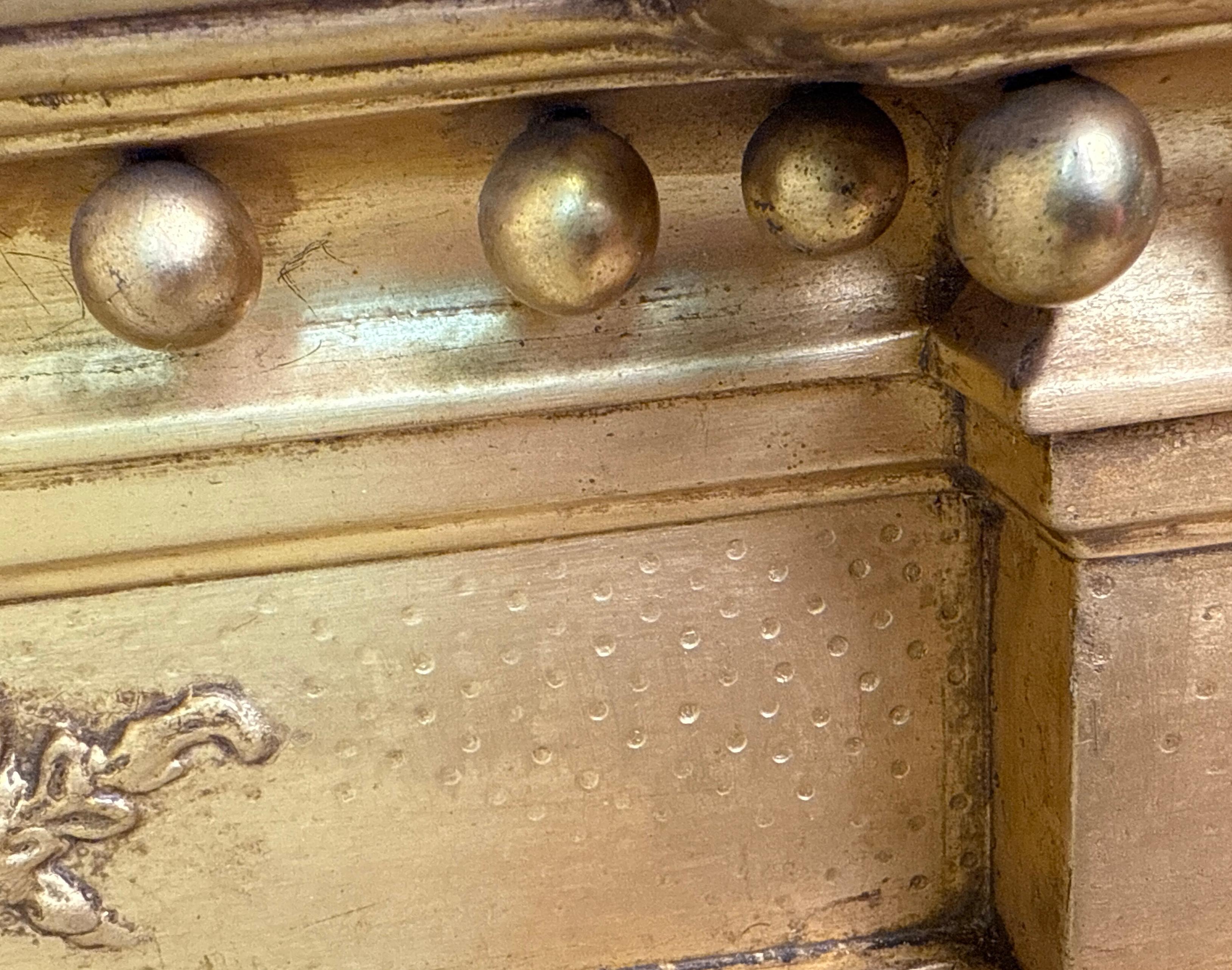 Specchio Regency in legno dorato e gesso in vendita 1