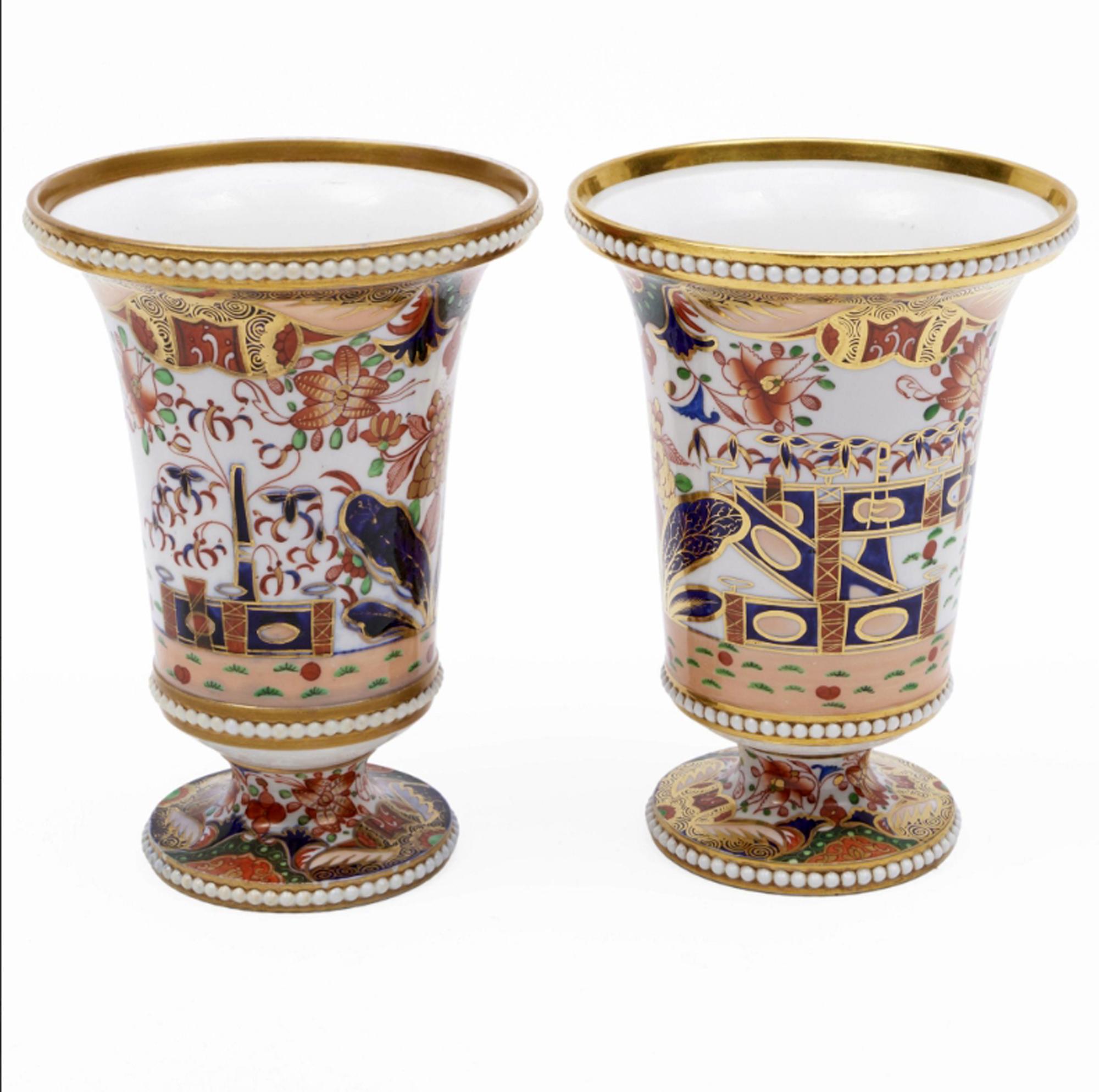 Regency Gold: Spode Porcelain Vases in Pattern 967 In Good Condition For Sale In Downingtown, PA