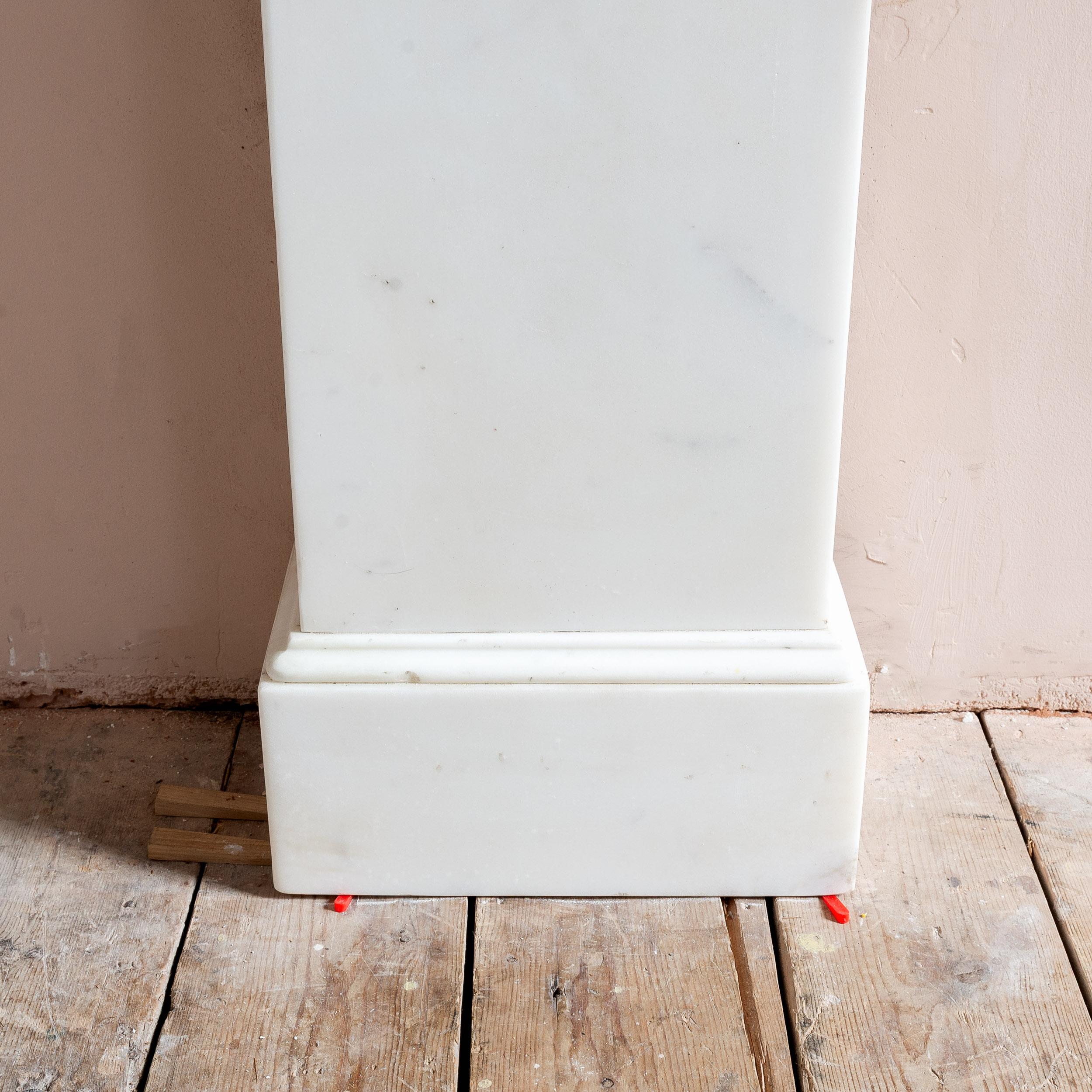 Regency Greek Revival Statuary Marmor-Kamin im Zustand „Gut“ im Angebot in London, GB