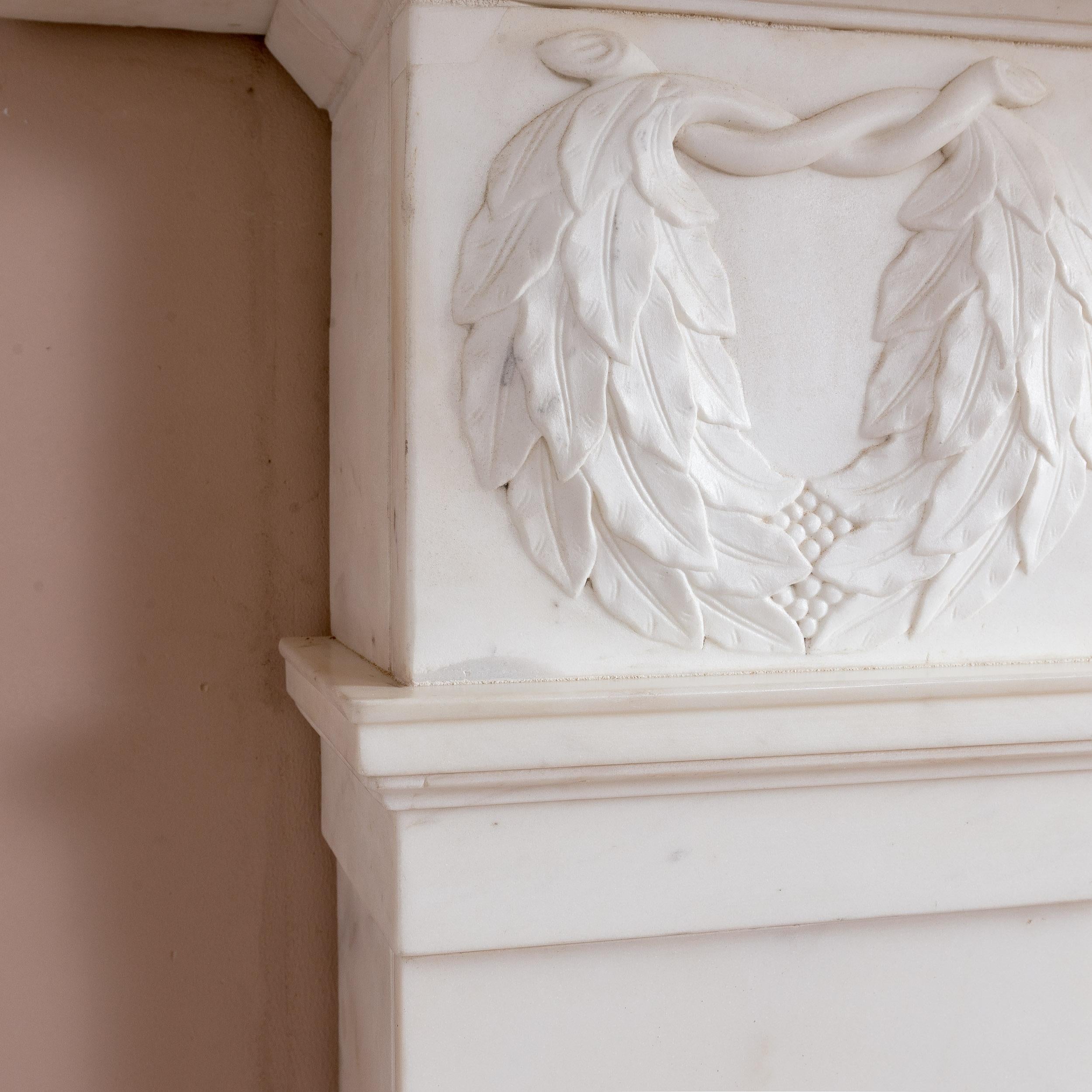 Regency Greek Revival Statuary Marmor-Kamin im Angebot 3