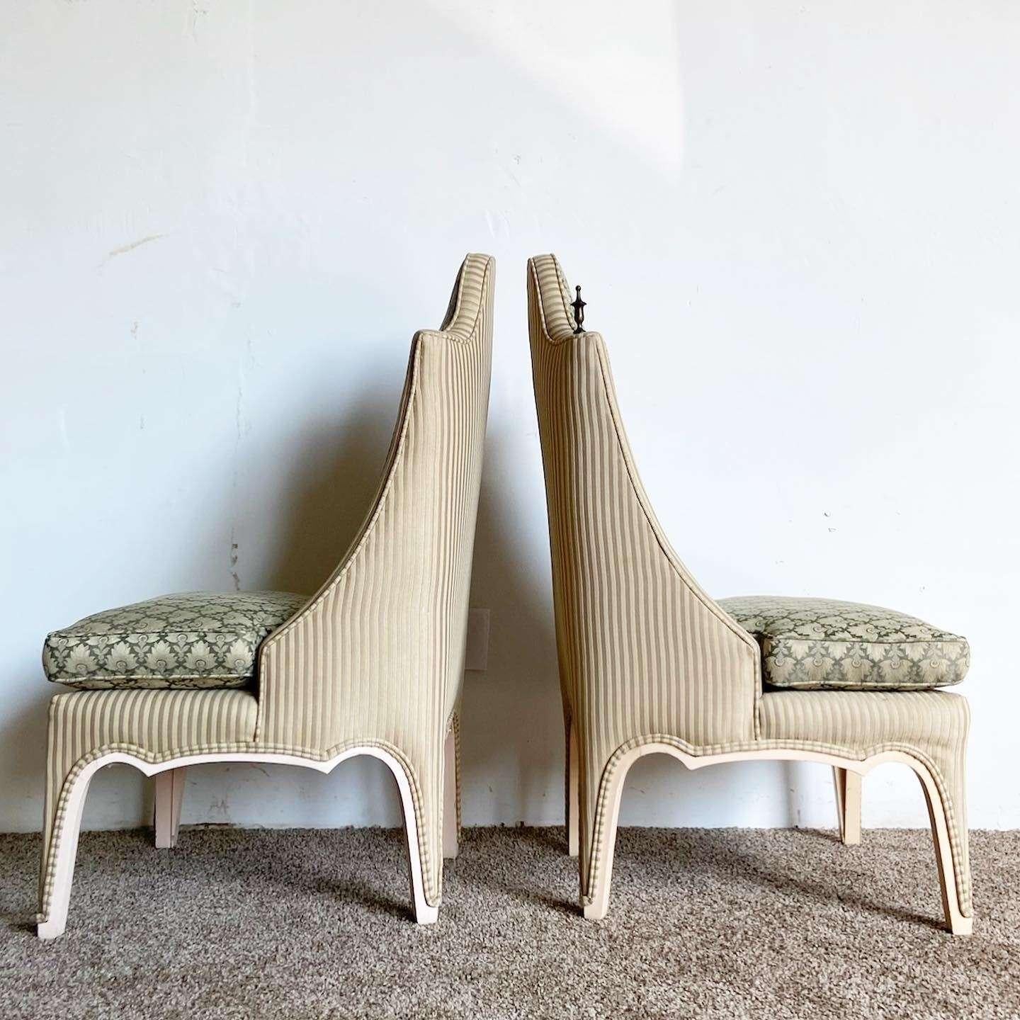 Regency-Stühle mit grünem und braunem Akzent – ein Paar (Stoff) im Angebot