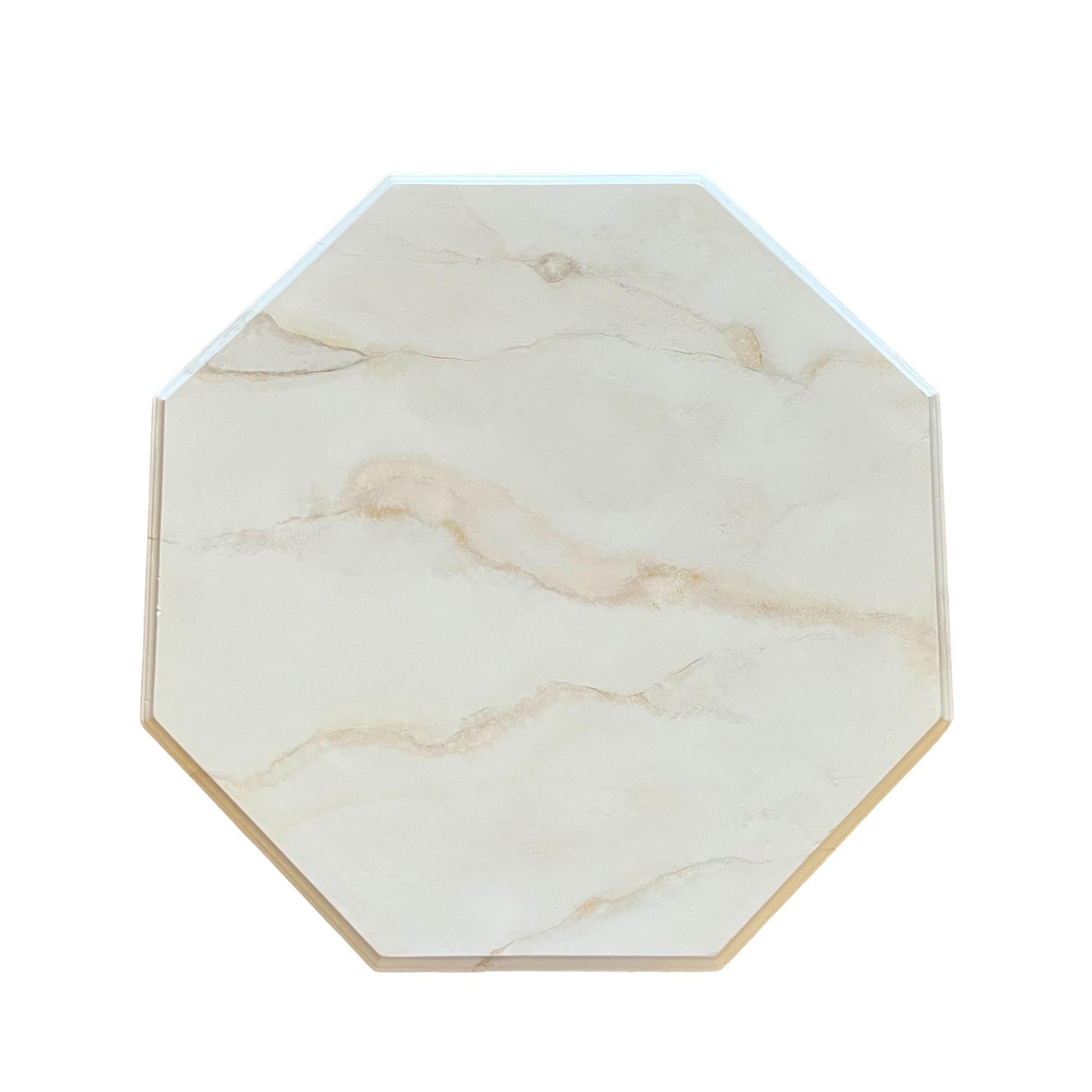 20ième siècle Table octogonale Regency à huit pieds en faux marbre peinte à la main en vente
