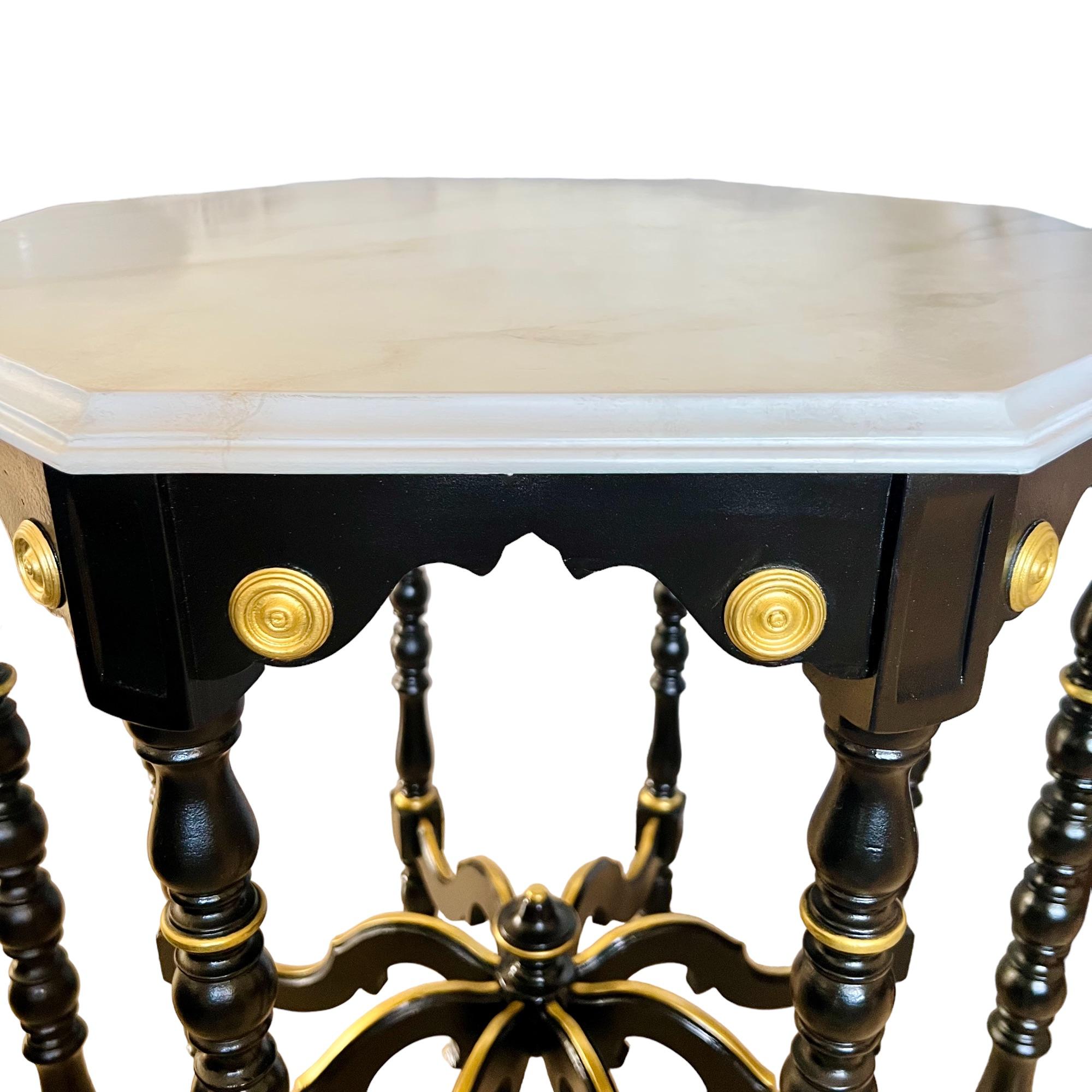 Table octogonale Regency à huit pieds en faux marbre peinte à la main en vente 1