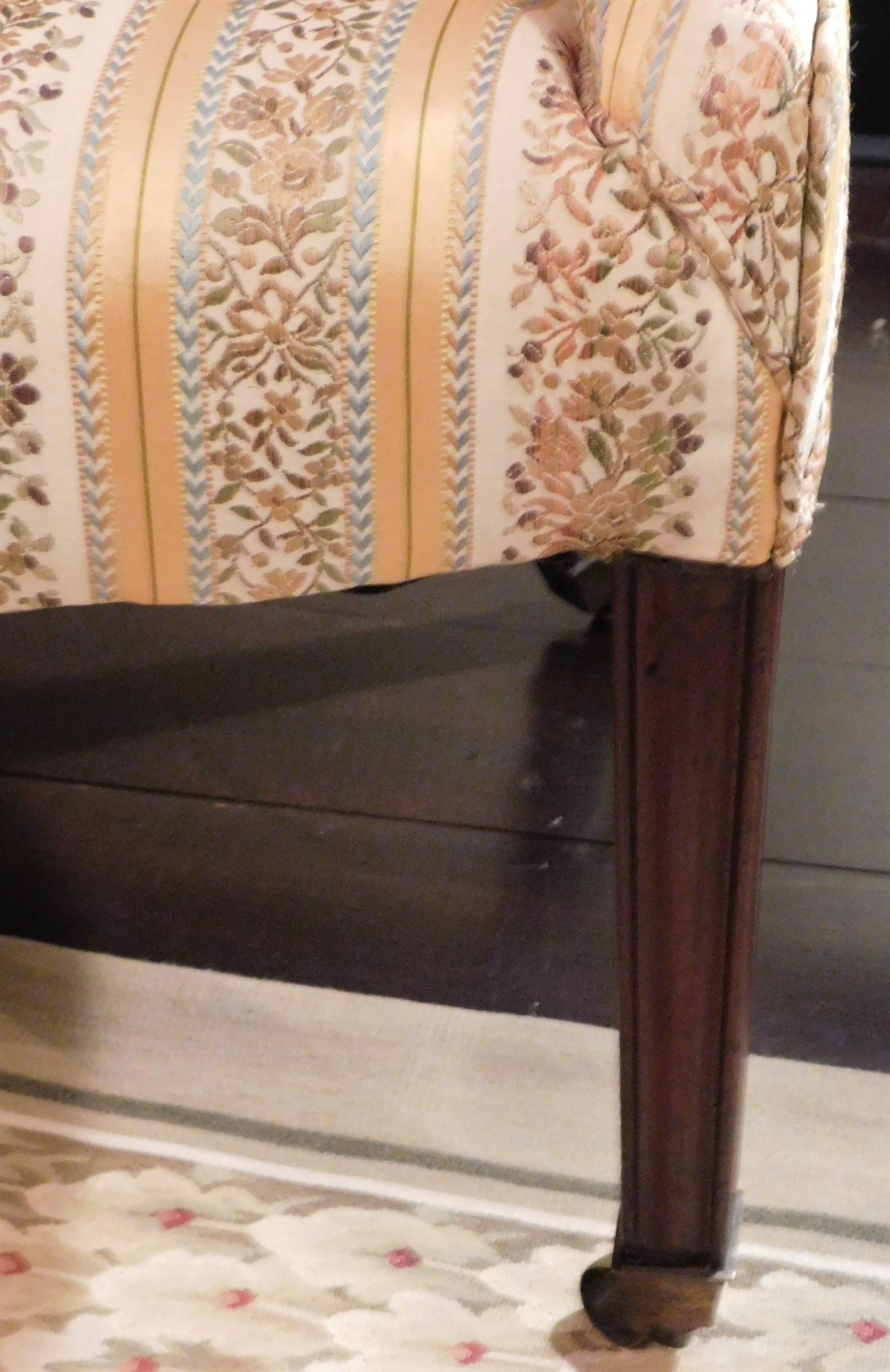 Fin du XVIIIe siècle Canapé Regency Hepplewhite Camelback, Angleterre, vers 1795 en vente