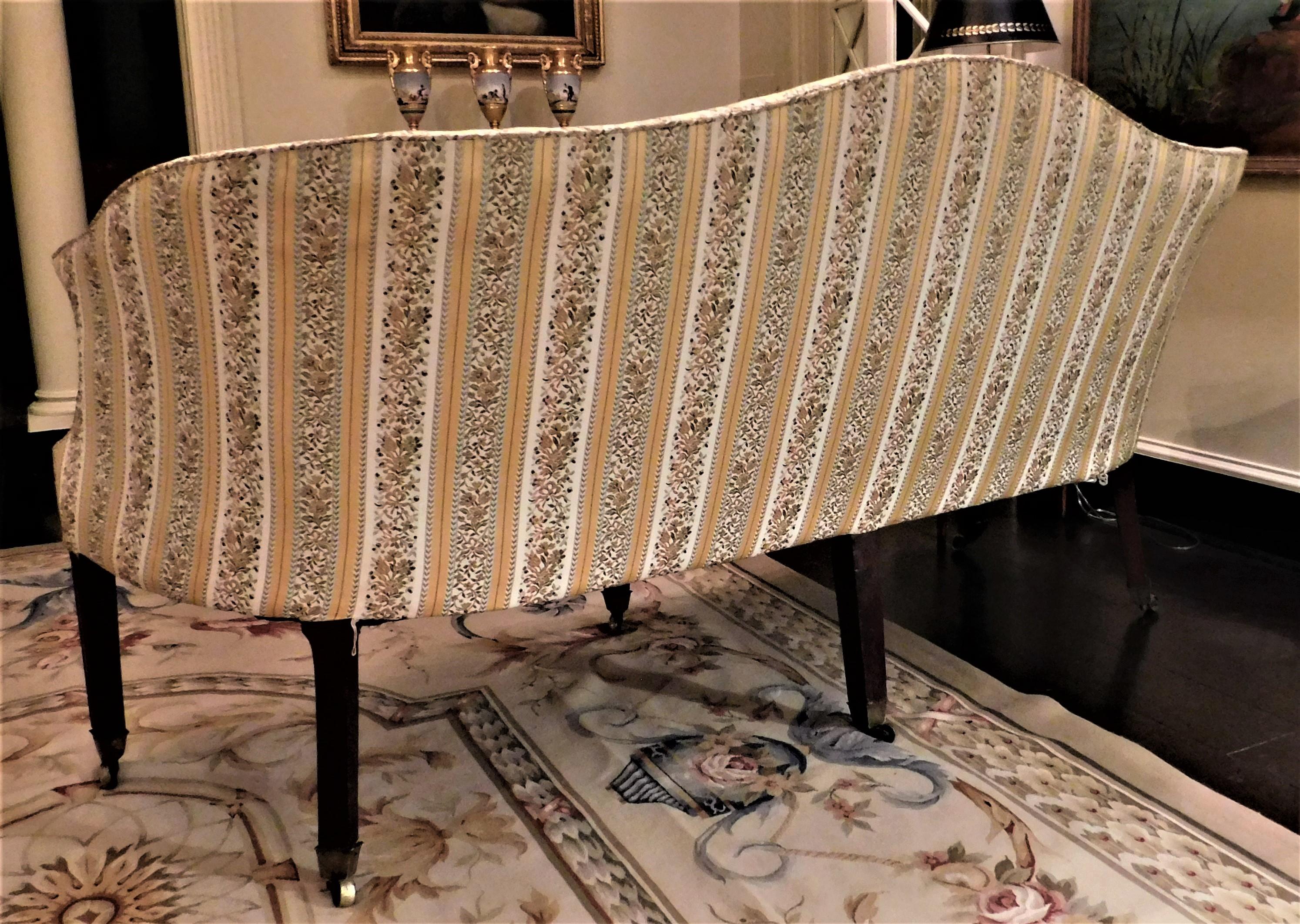 Canapé Regency Hepplewhite Camelback, Angleterre, vers 1795 en vente 2
