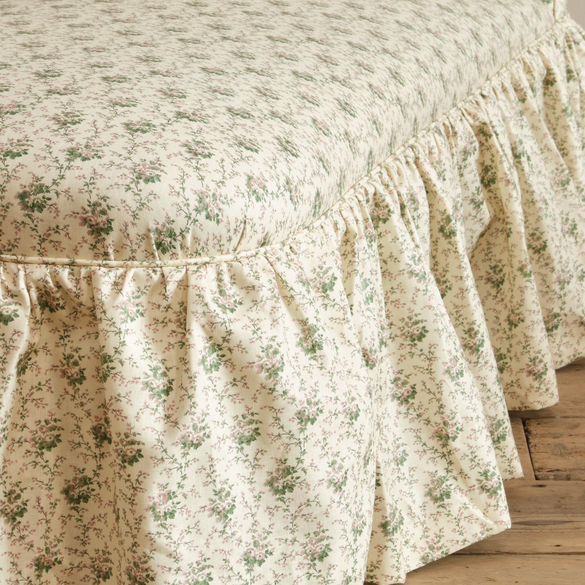 Regency Holland & Sons Daybed In Howe Rambling Rose Linen For Sale 9