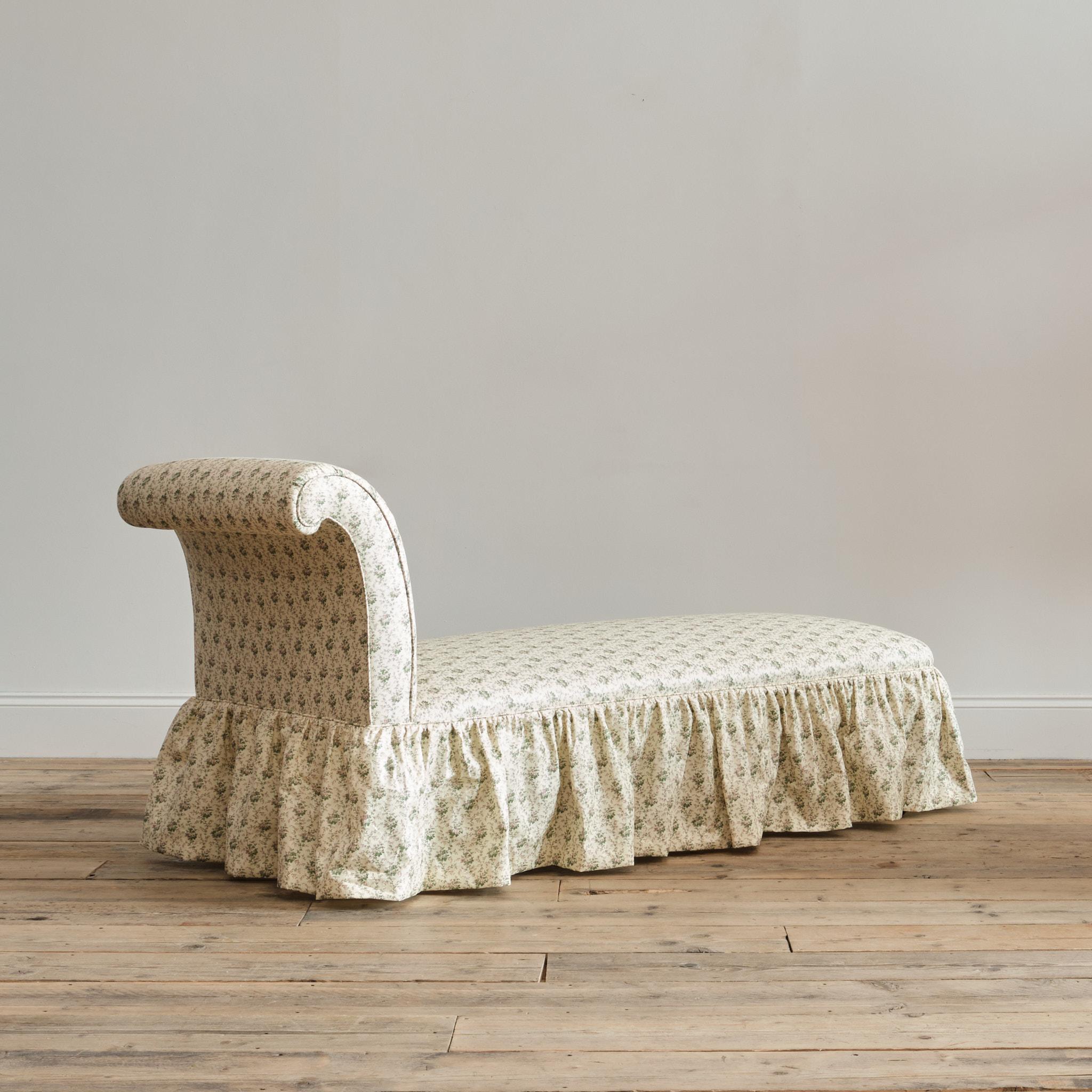 Regency Holland & Sons Daybed In Howe Rambling Rose Linen In Good Condition For Sale In Batley, GB