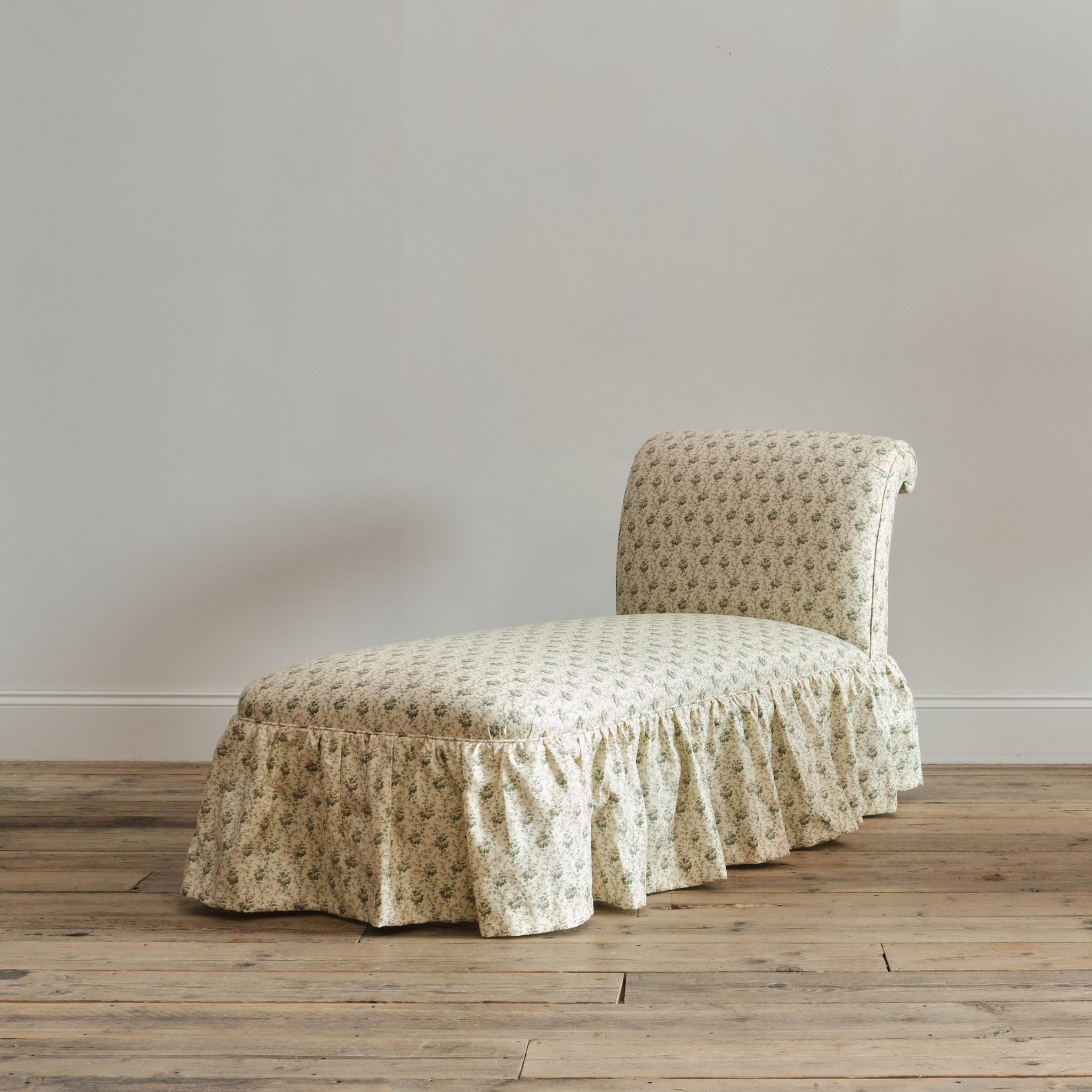Regency Holland & Sons Daybed In Howe Rambling Rose Linen For Sale 3