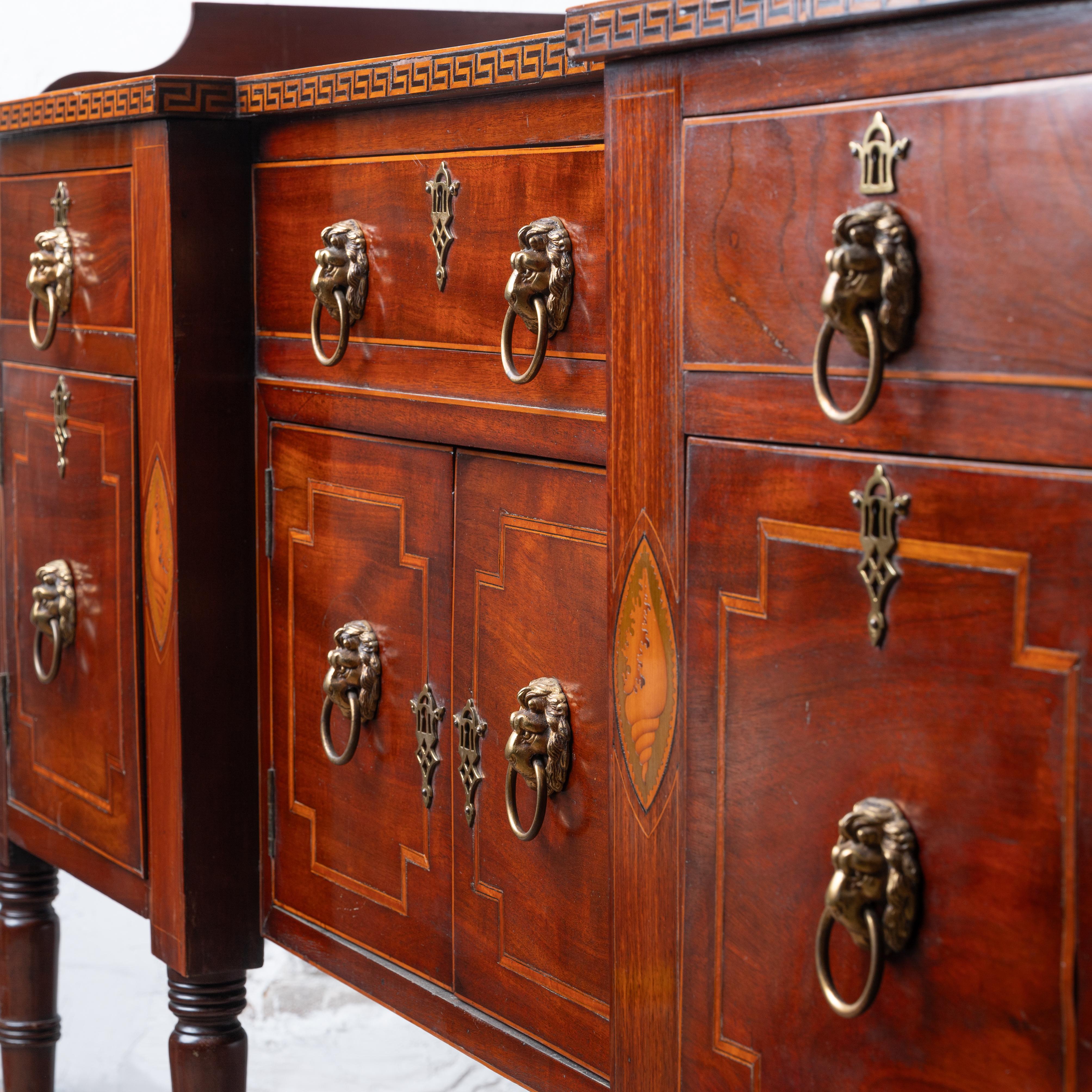 Inconnu Buffet de style Régence en acajou marqueté, c.1820 en vente