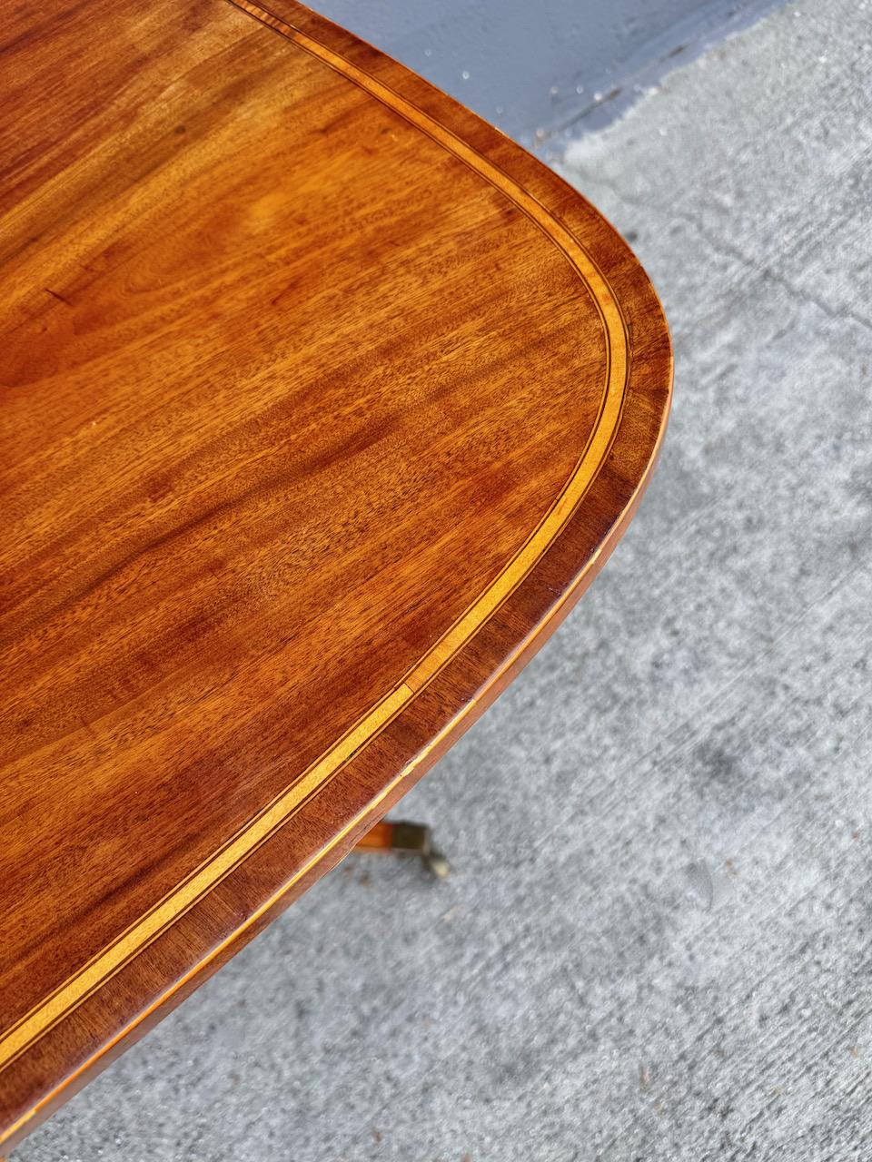 Regency Intarsien Mahagoni Tilt Top Center Tisch im Angebot 4